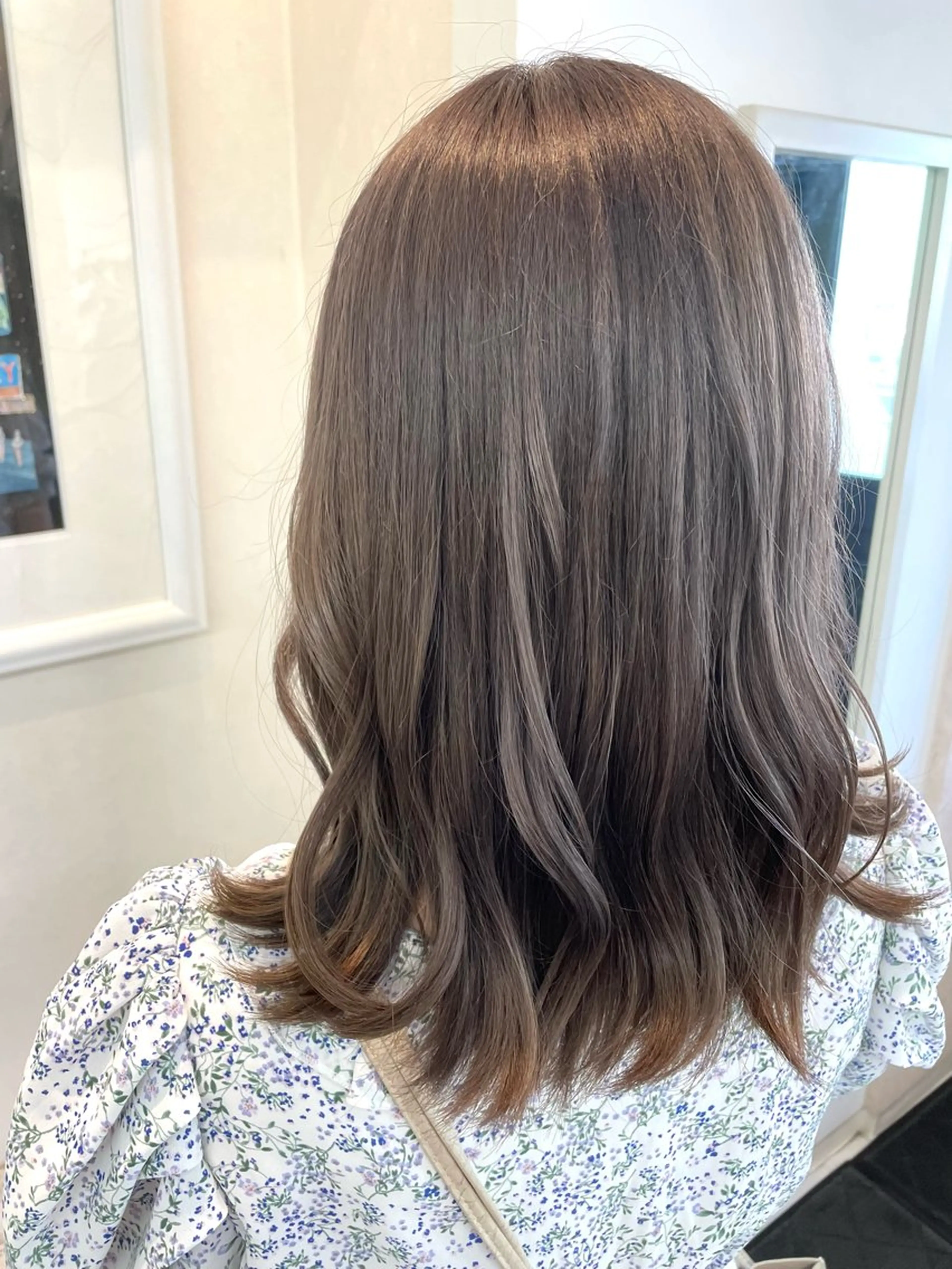 セミロング ヒヨシ ルナのヘアスタイル