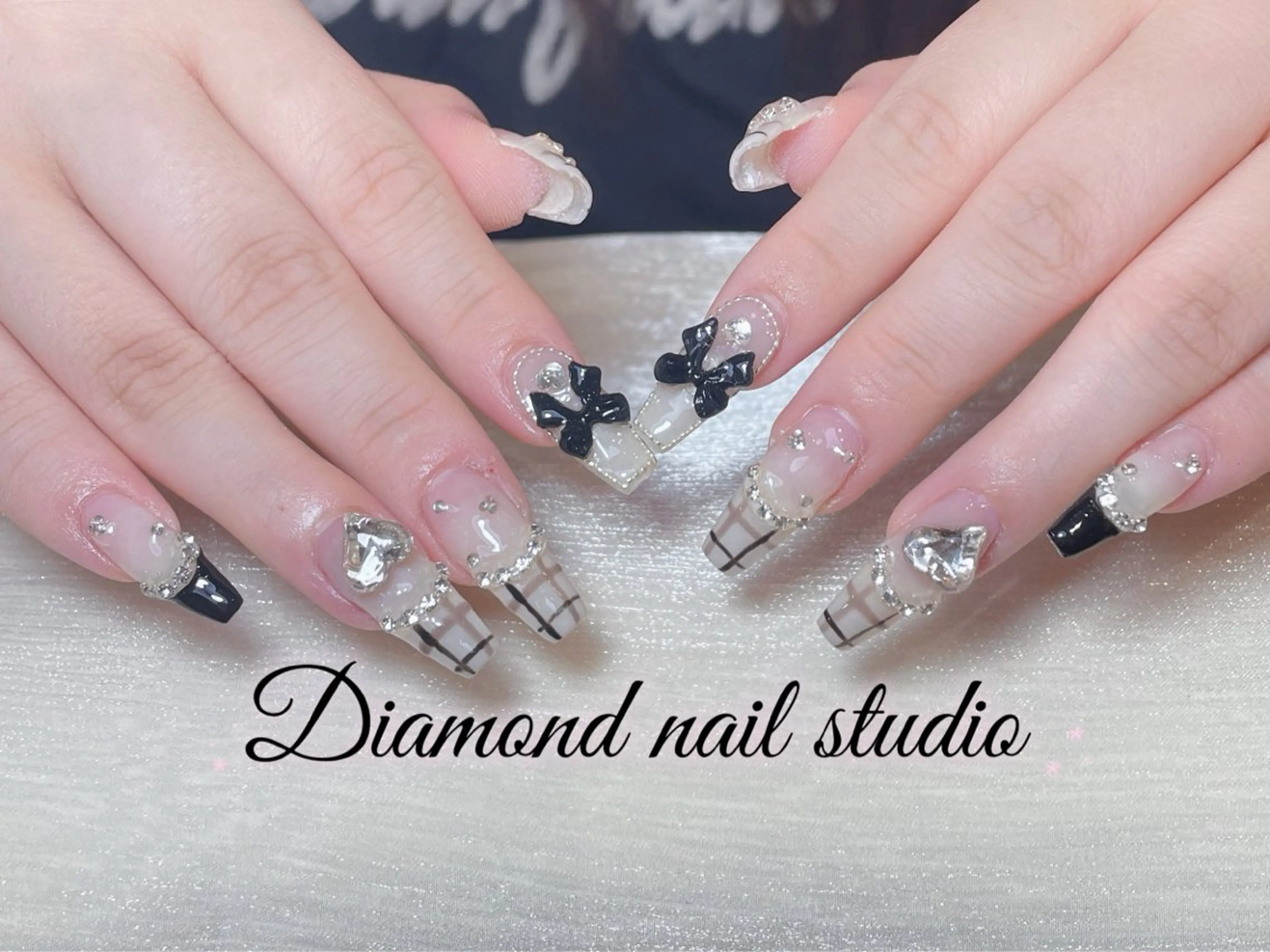 ネイル アートネイル オーロラネイル ガーリー キラキラネイル 韓国ネイル ハンドネイル ハンドケア Asher-Yuki 🍁のネイルデザイン