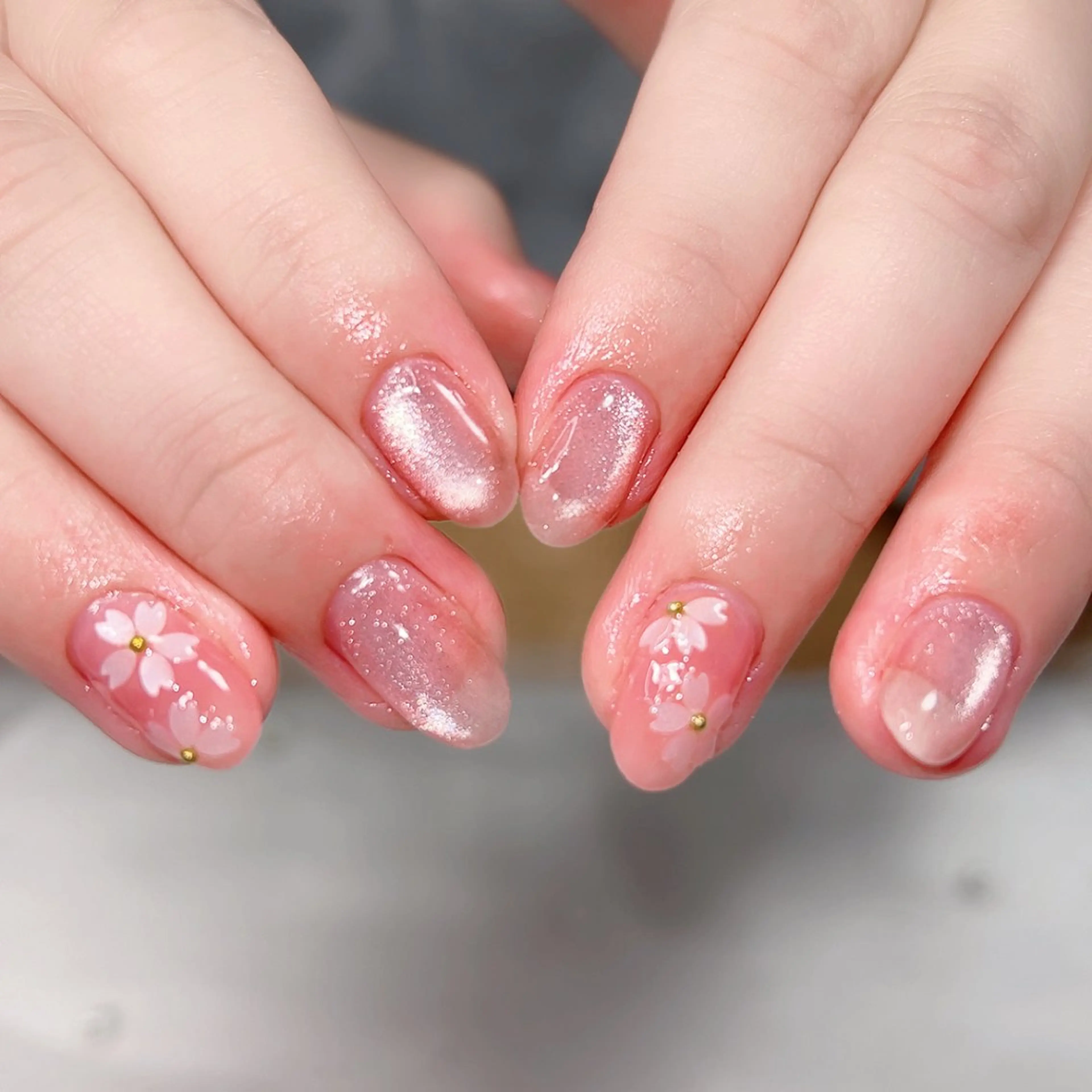 ネイル ハート ホログラムネイル キラキラネイル ワンカラーネイル 春ネイル ハンドネイル Cute Tips nailのネイルデザイン