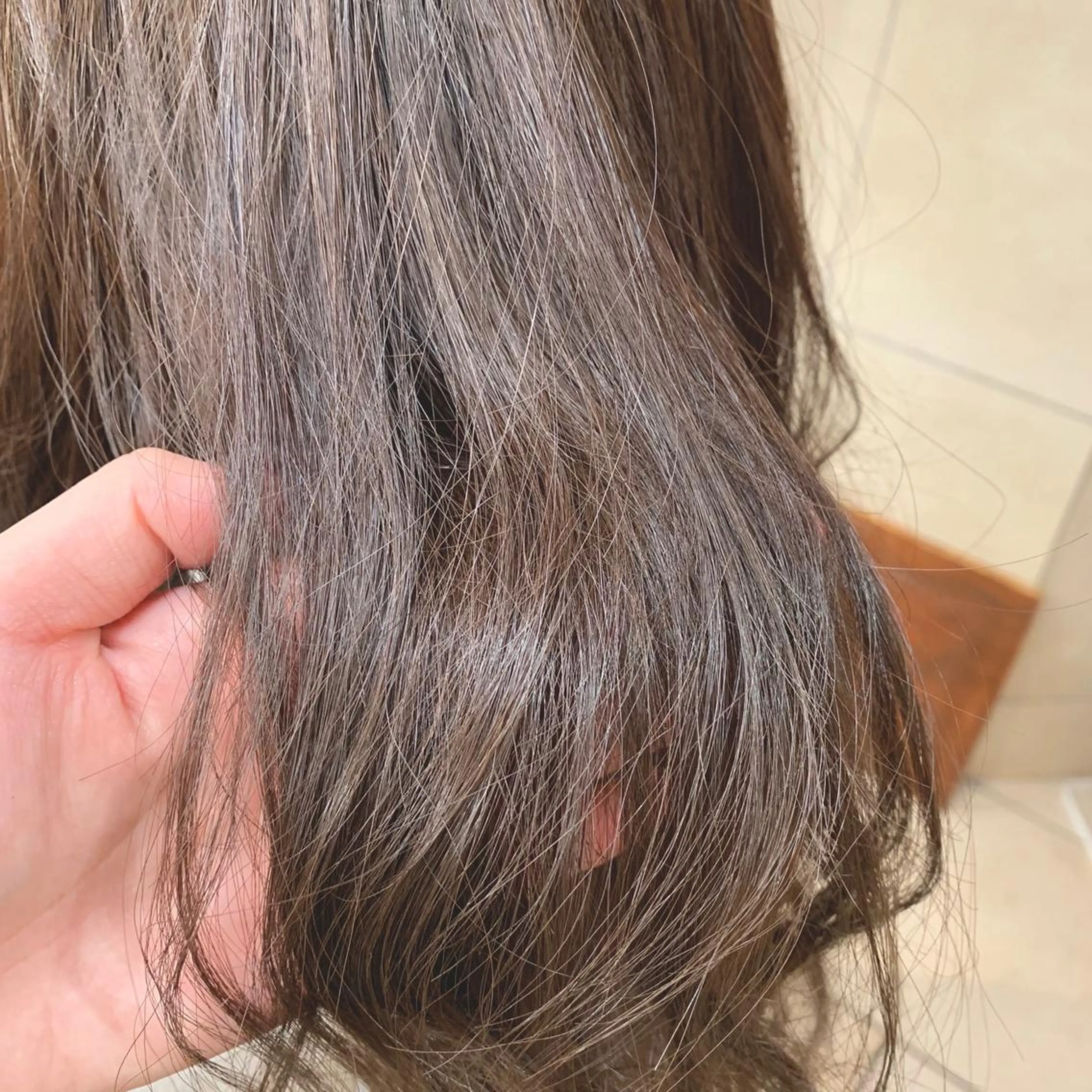 セミロング カラー 加藤 綾華のヘアスタイル