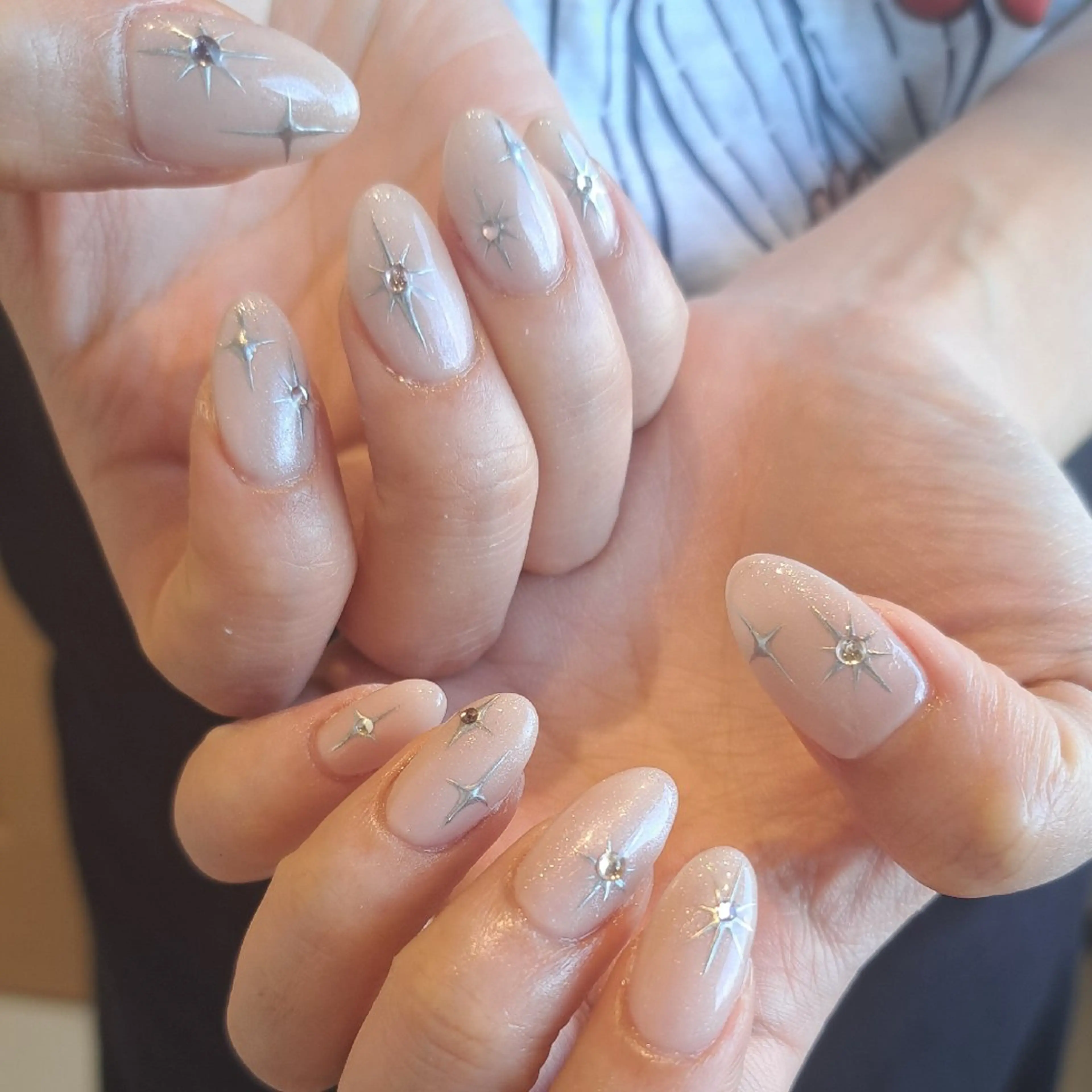 ネイル アートネイル ジェルネイル キラキラネイル 持ち込み シルバー Nail mood デザイン持ち込みokのネイルデザイン