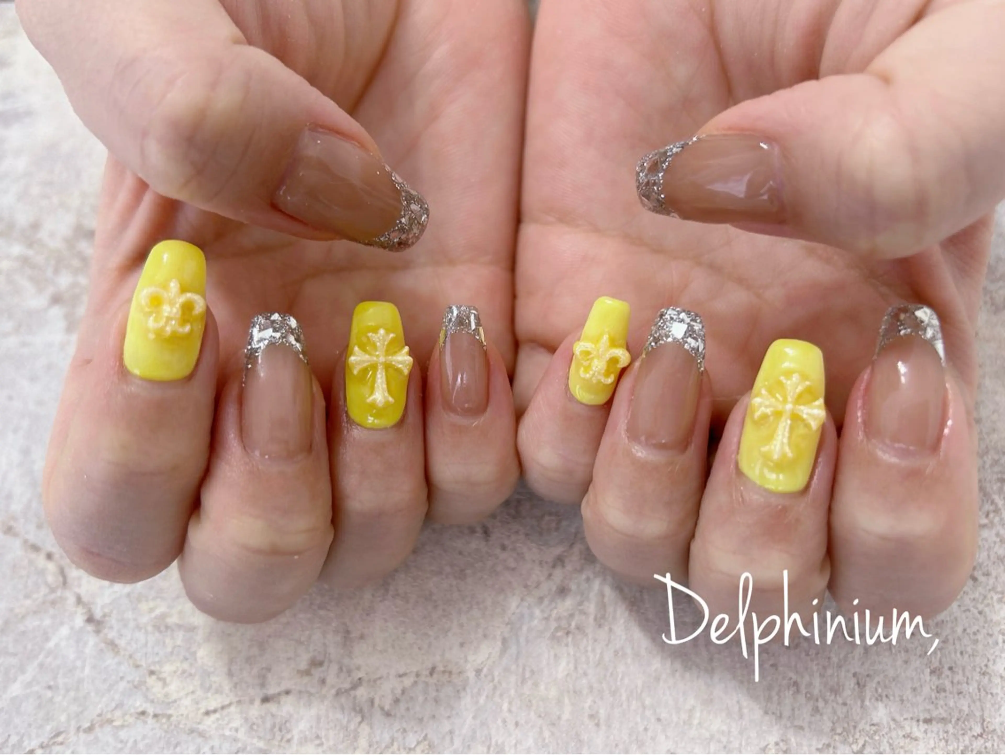 ネイル フレンチネイル ジェルネイル パラジェル 黄色 ハンドネイル 岡本 友恵のネイルデザイン