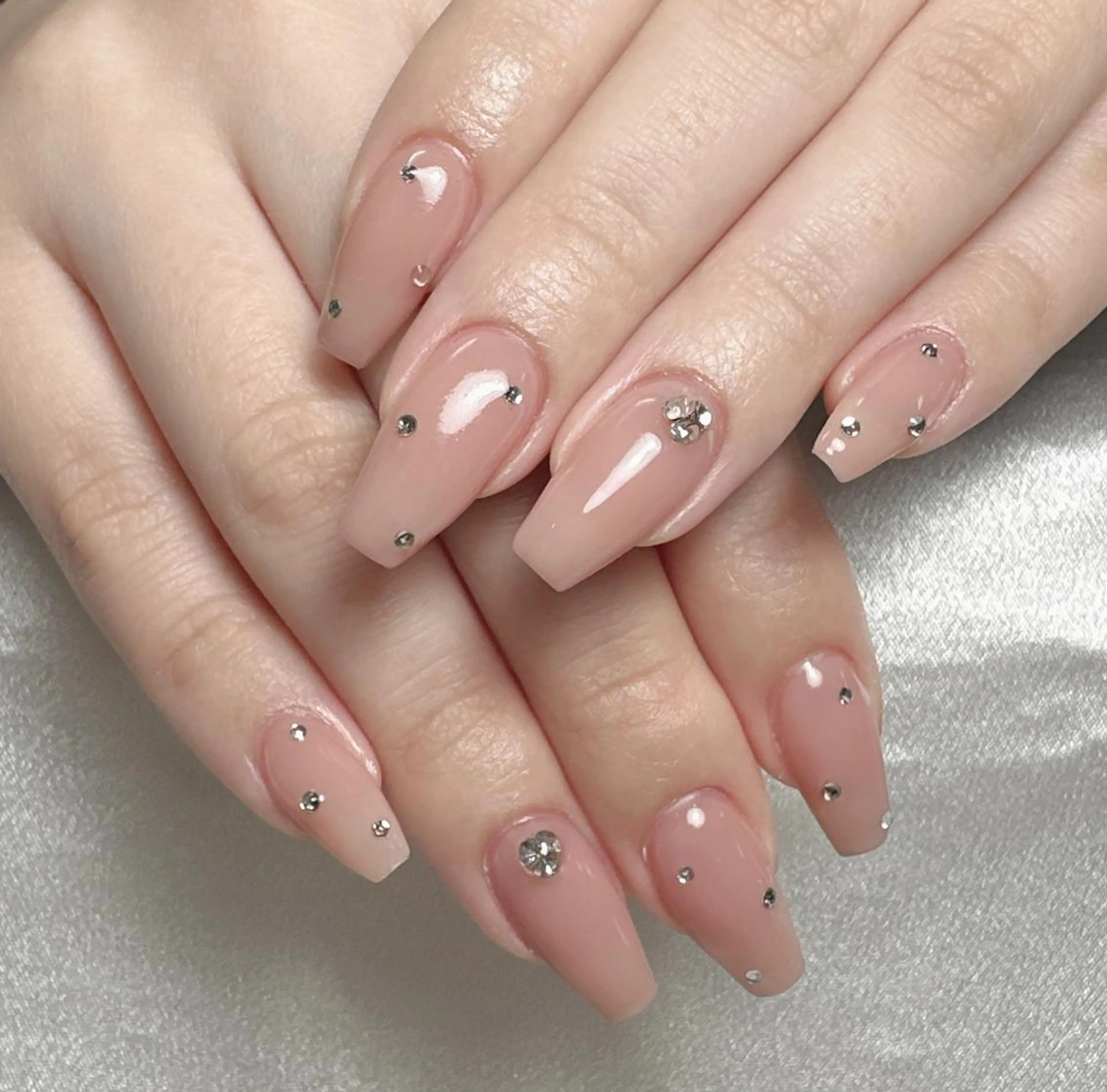 オフィスもおすすめ！ワンカラーorラメグラ＋スートン つけ放題¥4980円の写真