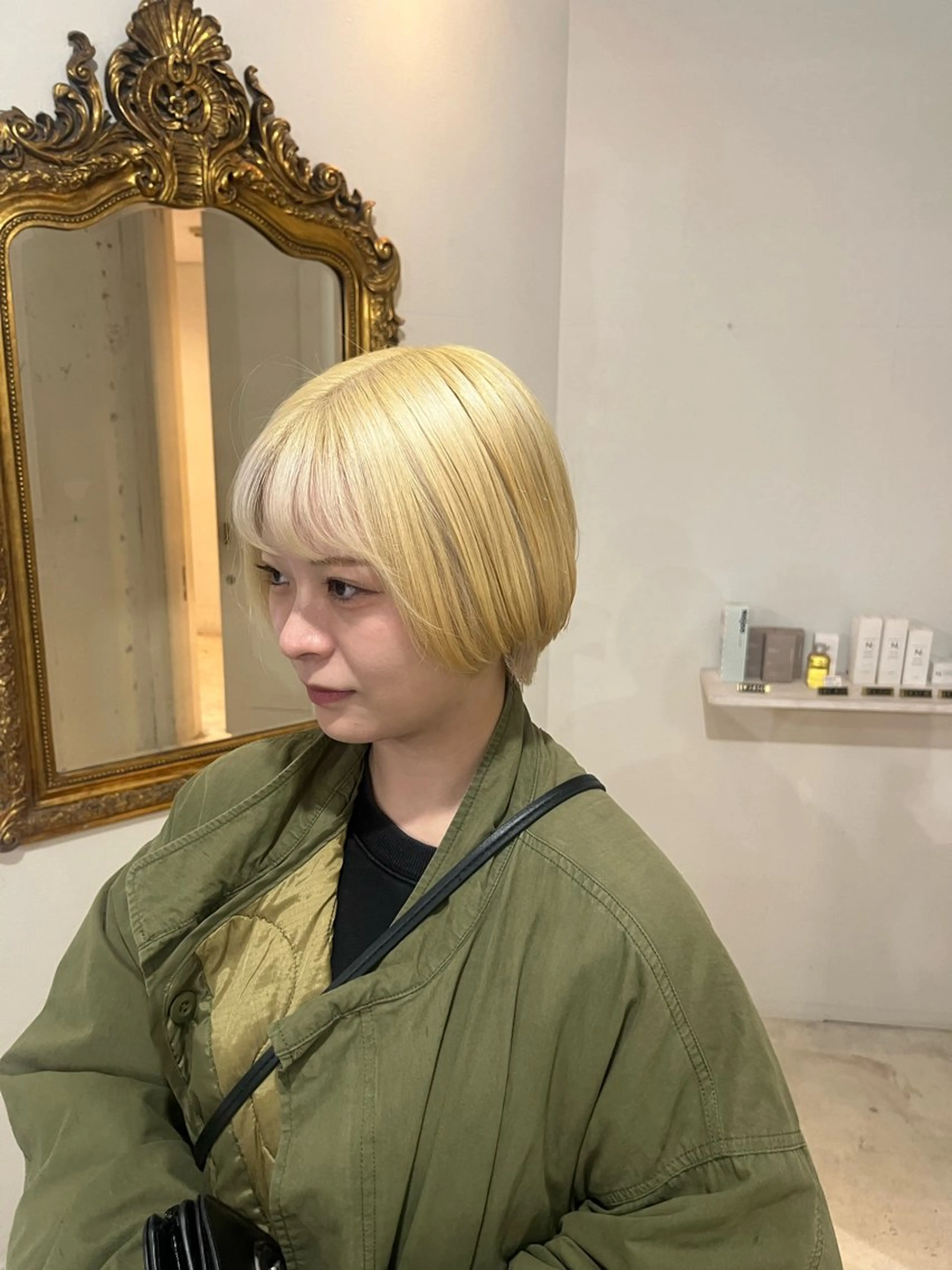 ショート ショートヘア ヘアカラー 🩶ハイトーン🖤 URARAのヘアスタイル