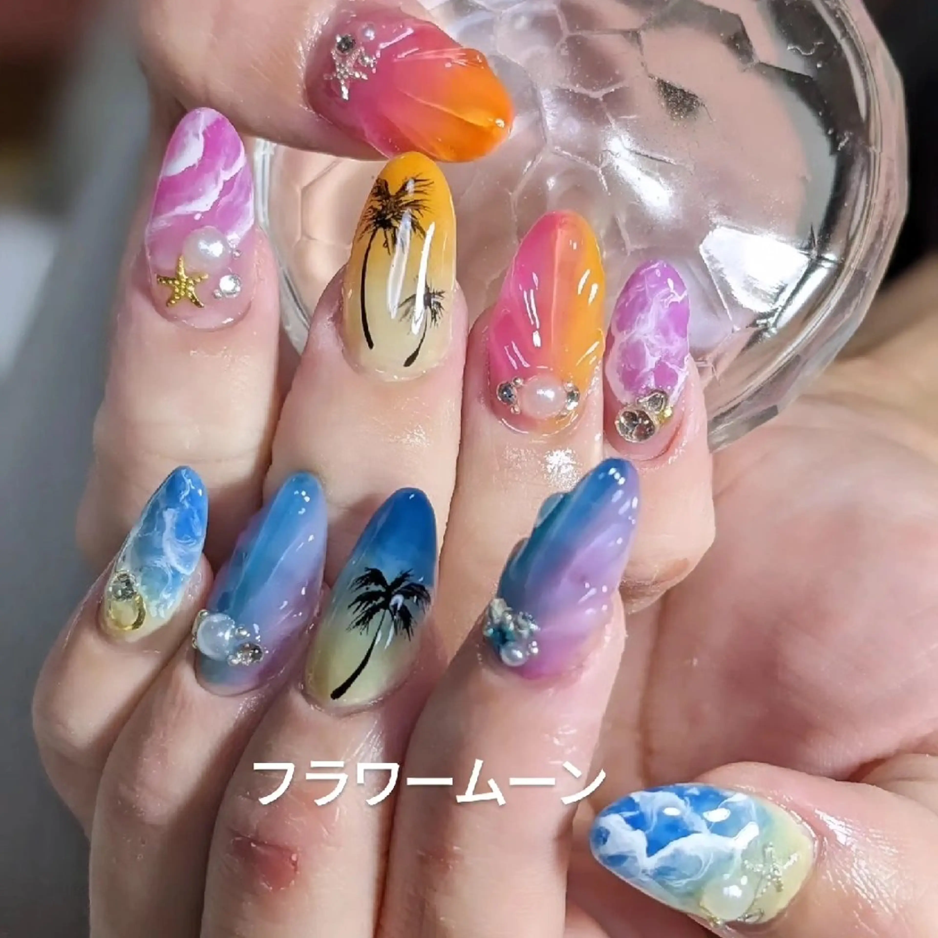 ネイル フラワー ムーンのネイルデザイン