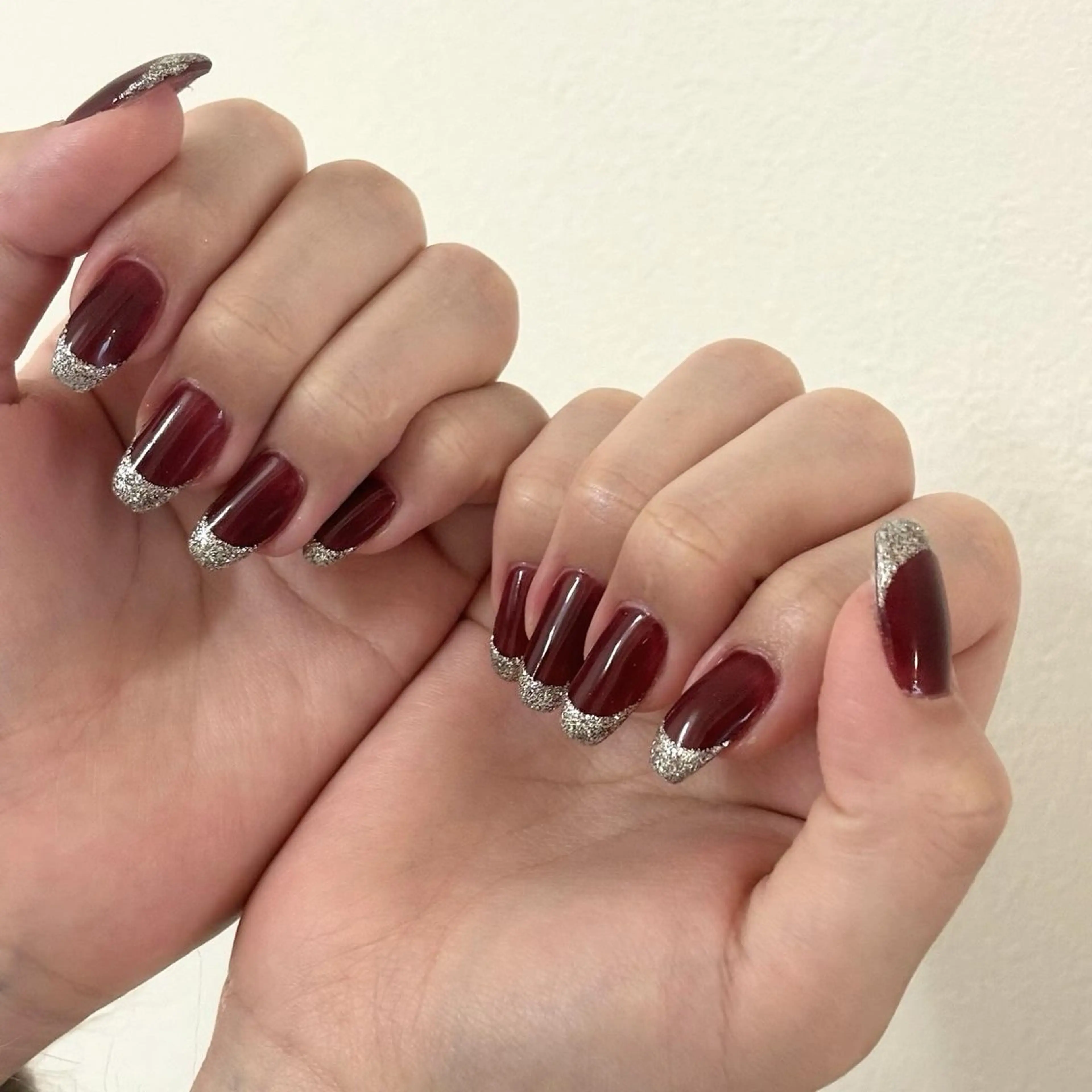 ネイル ボルドー フレンチネイル ラメ(グリッター) 冬ネイル クリスマス ハンドネイル Elio 国泰寺のネイルデザイン