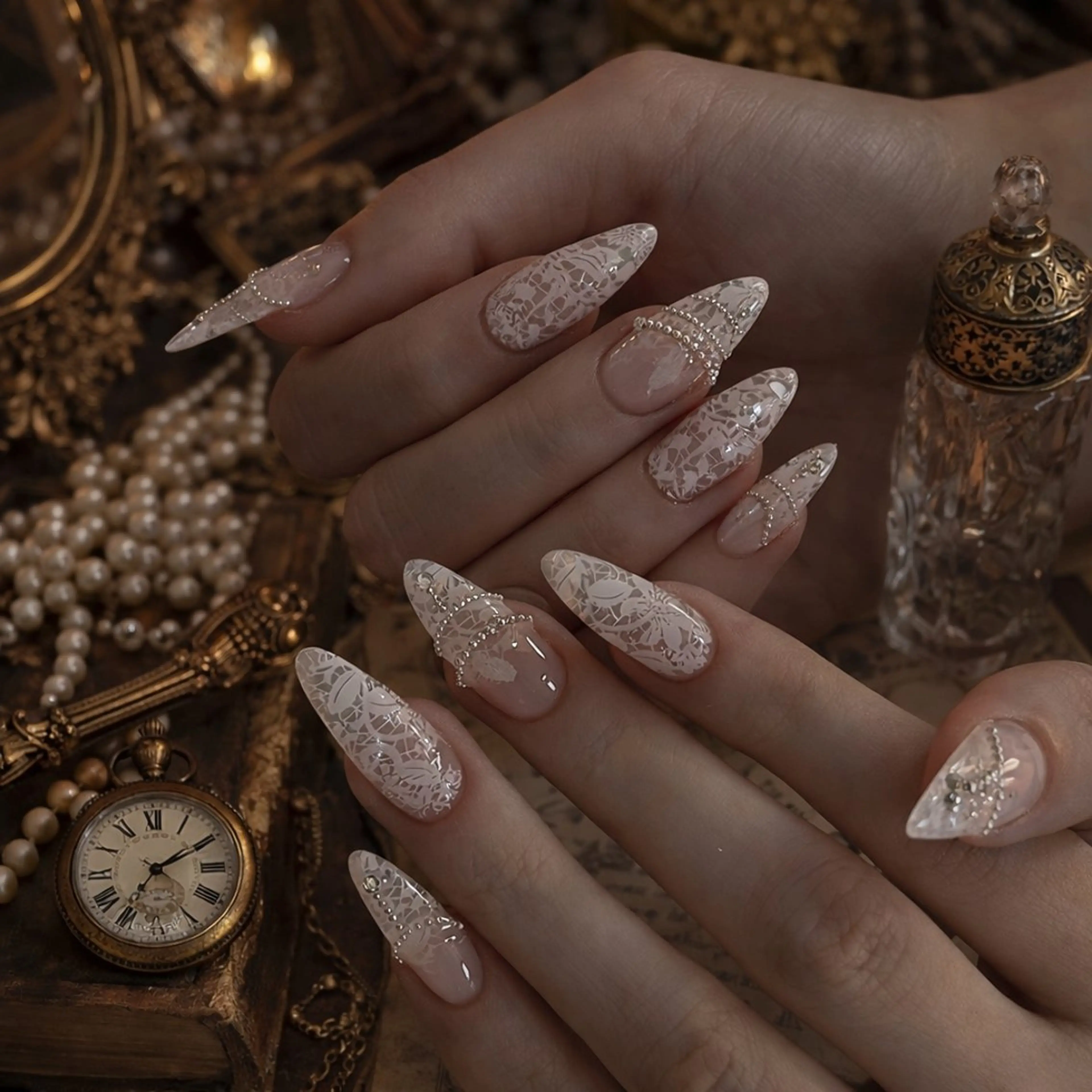 ネイル アートネイル ゴールド 春ネイル ハンドネイル Roger 舞のネイルデザイン