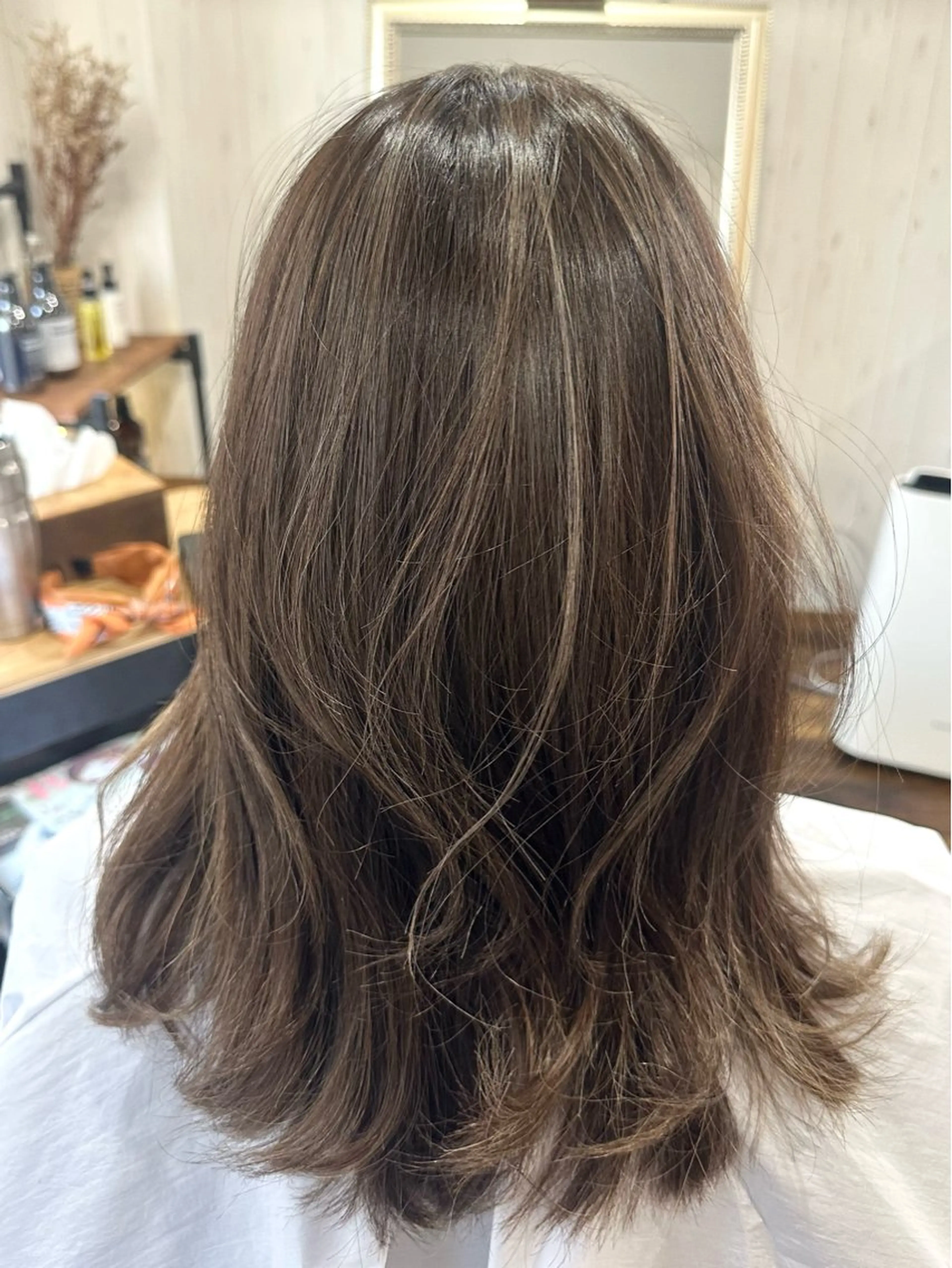 ミディアム カラー ベージュカラー 透明感カラー ハイライトカラー ボブ 伸ばしかけ カット ヘアカラー トリートメント 西川 敏夫のヘアスタイル