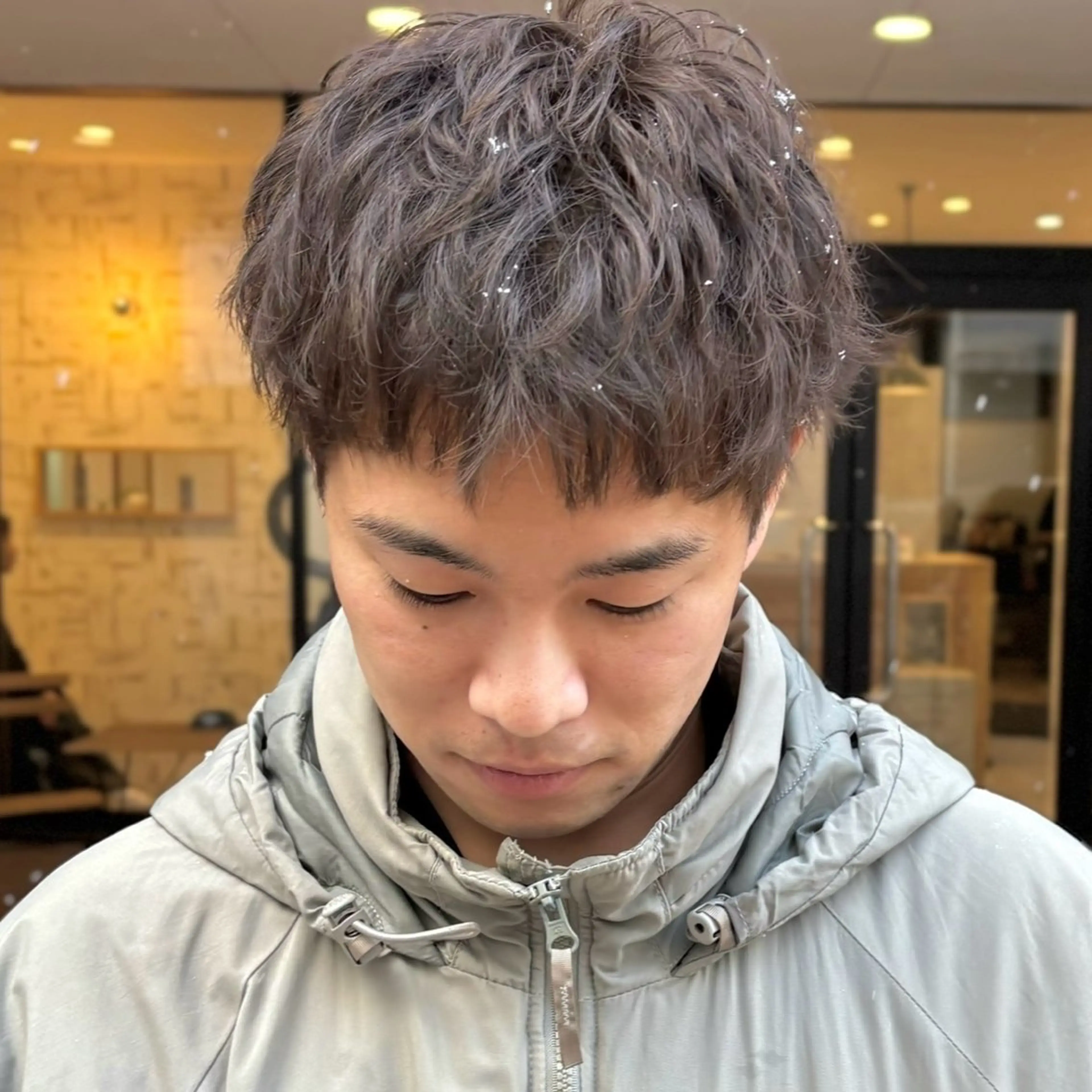 メンズ フェードカット フェザーパーマ メンズハイトーン メンズパーマ メンズショート カット 【メンズショート 特化】村斎　伶次のヘアスタイル