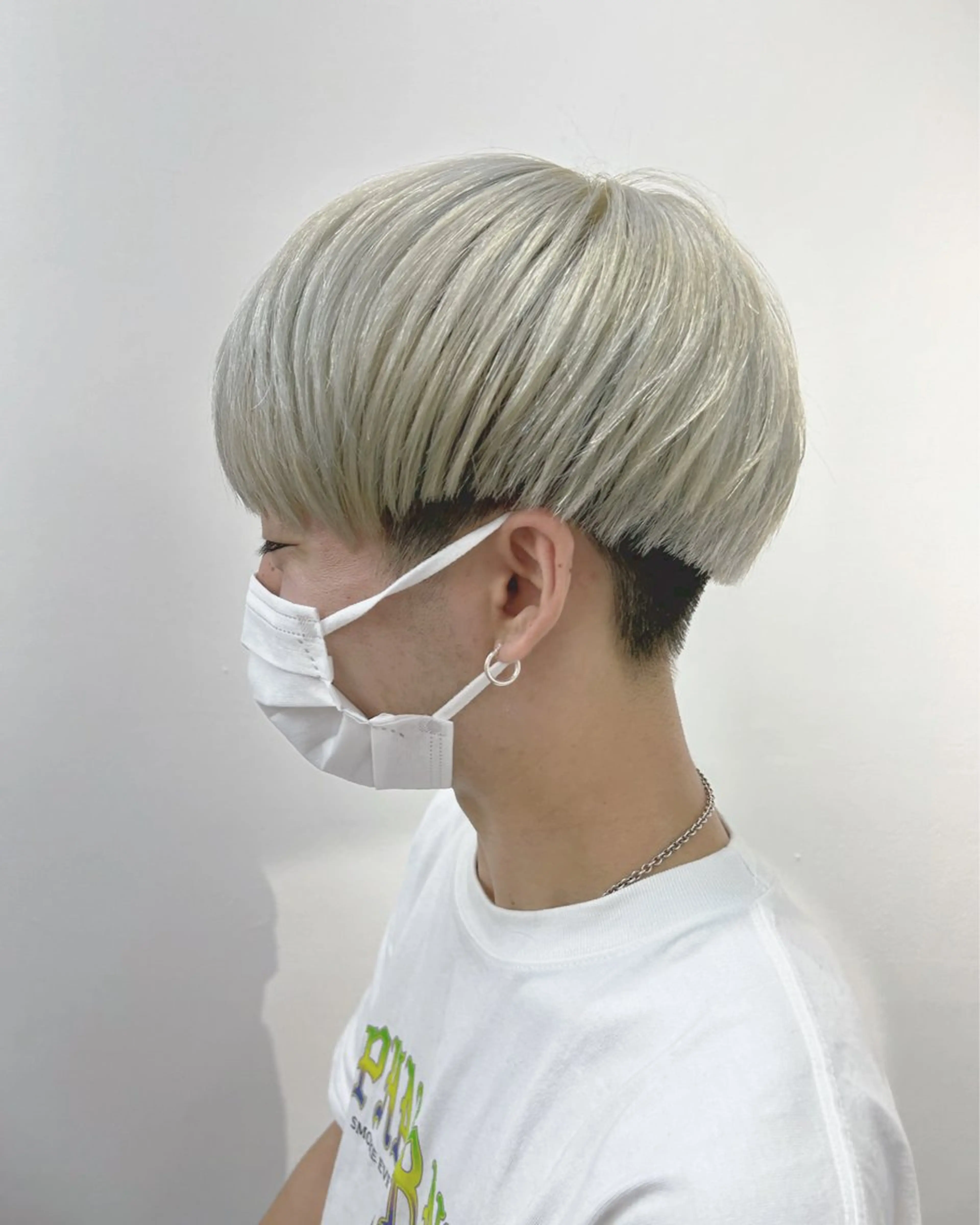 カラー メンズ メンズハイトーン マッシュ メンズショート スパイキーショート ハイトーンカラー ヘアカラー OKADA/メンズ /カット/眉/縮毛のヘアスタイル