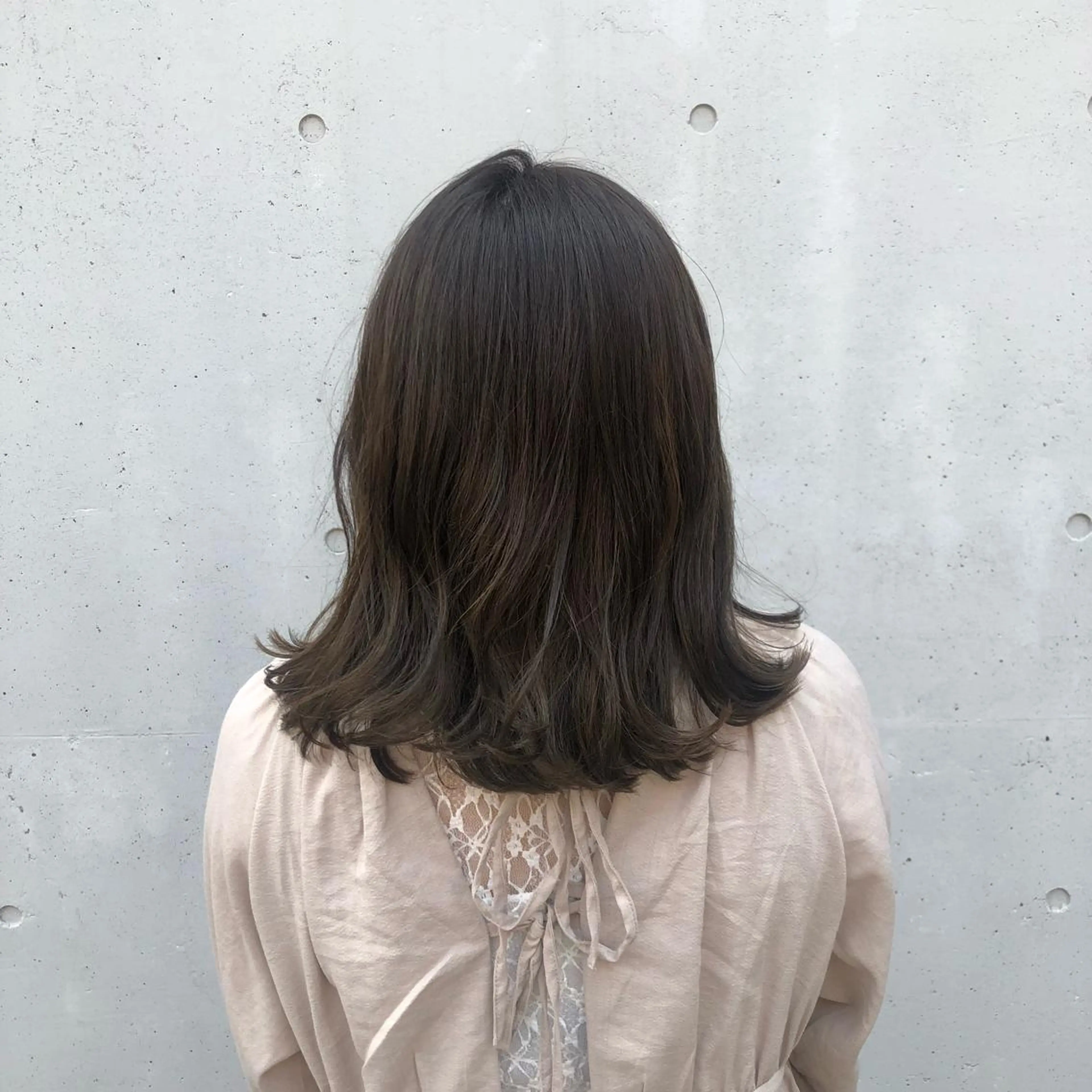 セミロング カラー ベージュカラー オリーブベージュ ヘアカラー トリートメント 酸性縮毛矯正🧴韓国 レイヤー/髪質改善のヘアスタイル