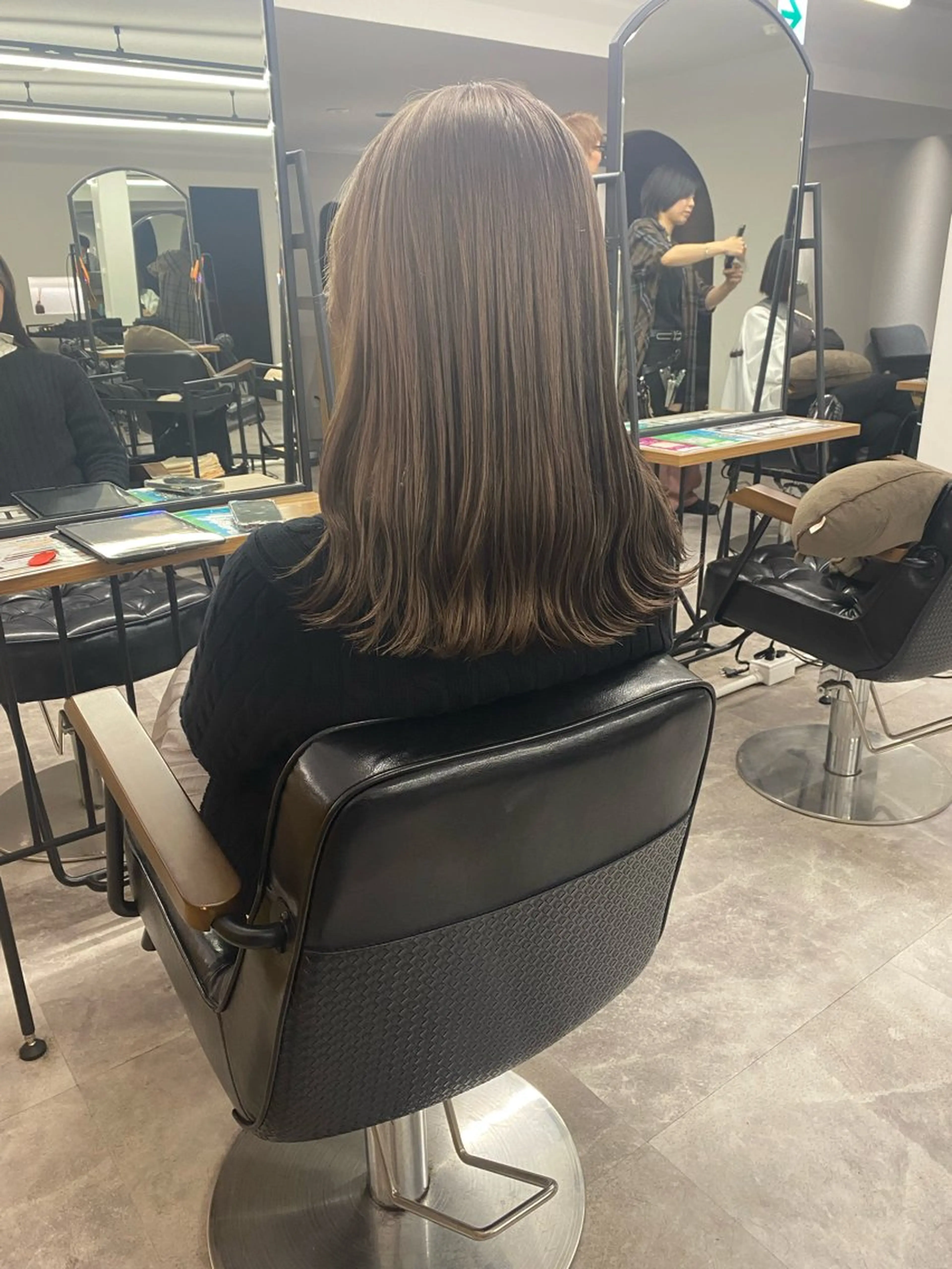 ミディアム カラー グレージュ カット ヘアカラー トリートメント 山﨑 大暉【ダブルカラー】のヘアスタイル