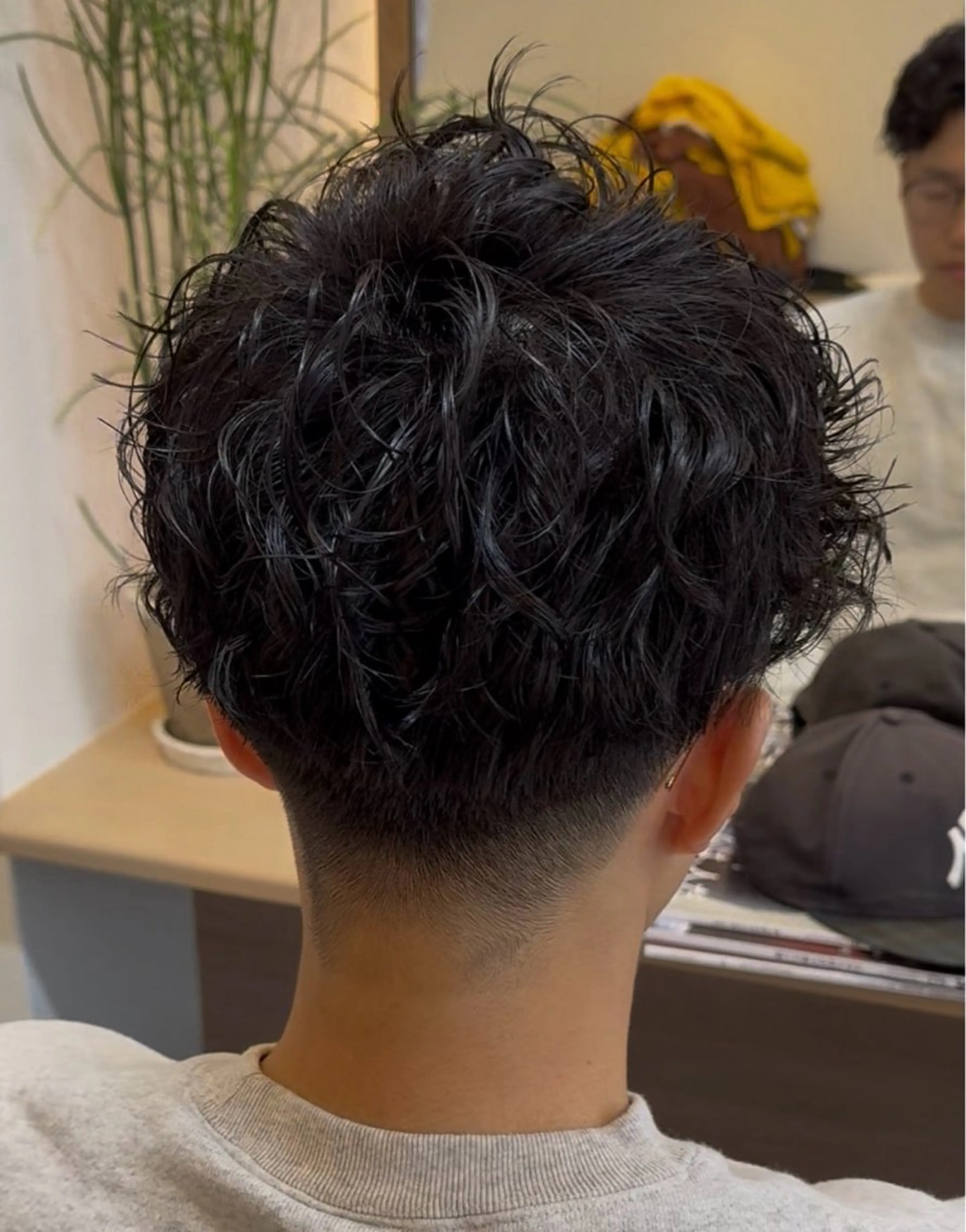 【無造作感◎】波巻きパーマ＋メンズカットの写真