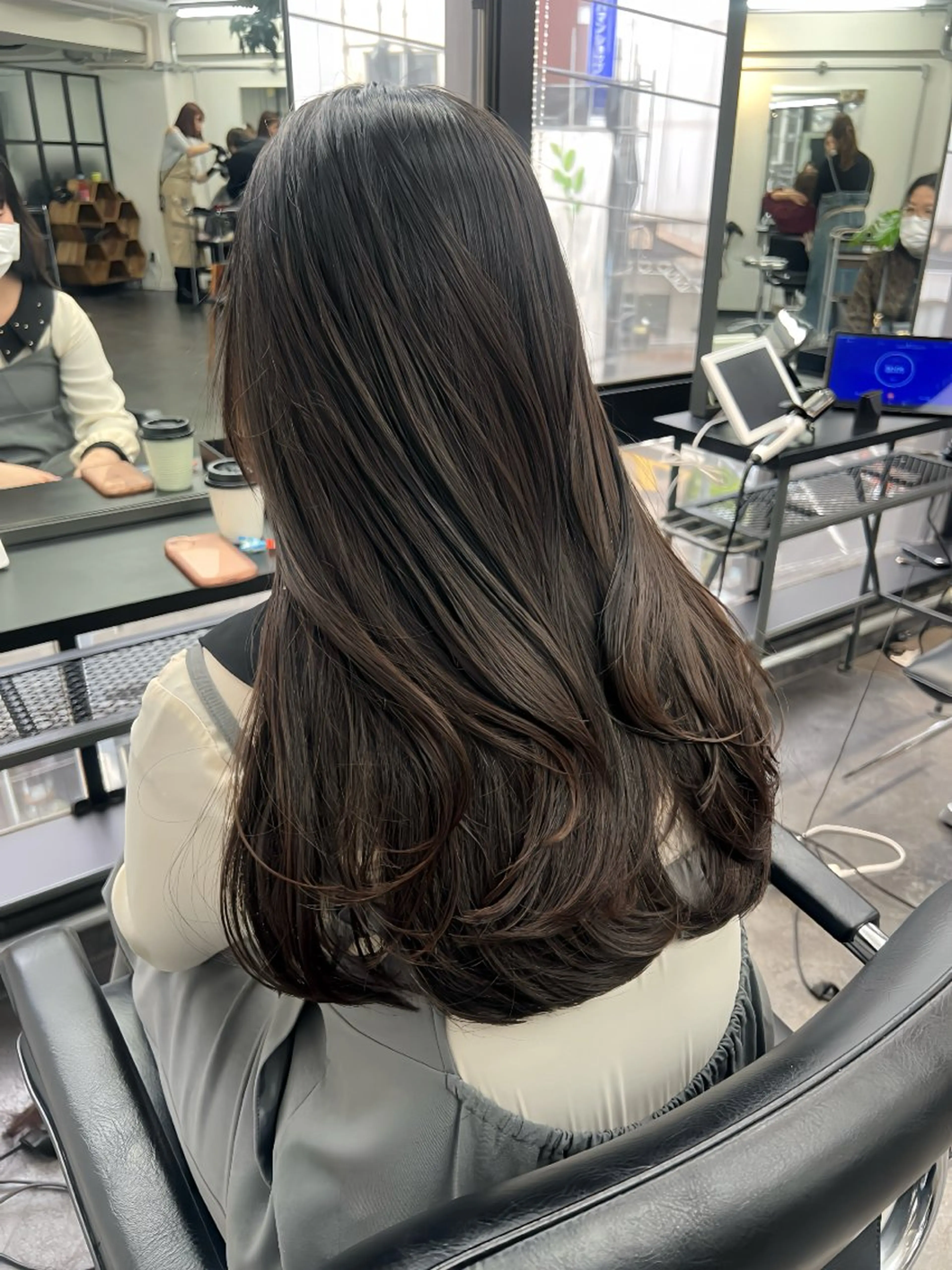 ロング レイヤーカット/透明 感カラー/aikaのヘアスタイル