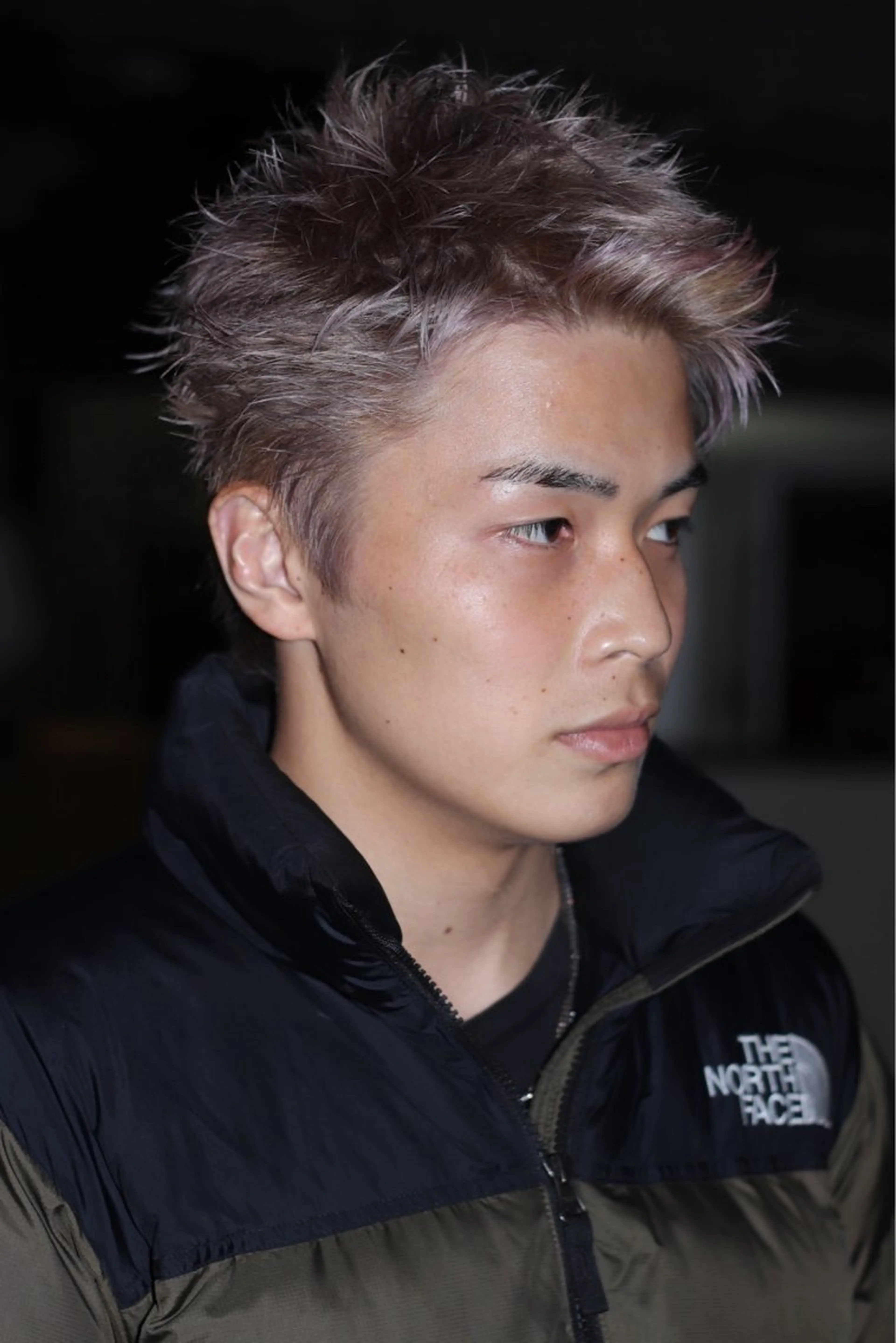 ショート カラー メンズ メンズブリーチ メンズベリーショート ベリーショート ブリーチ シルバー 浅岡 昭汰のヘアスタイル