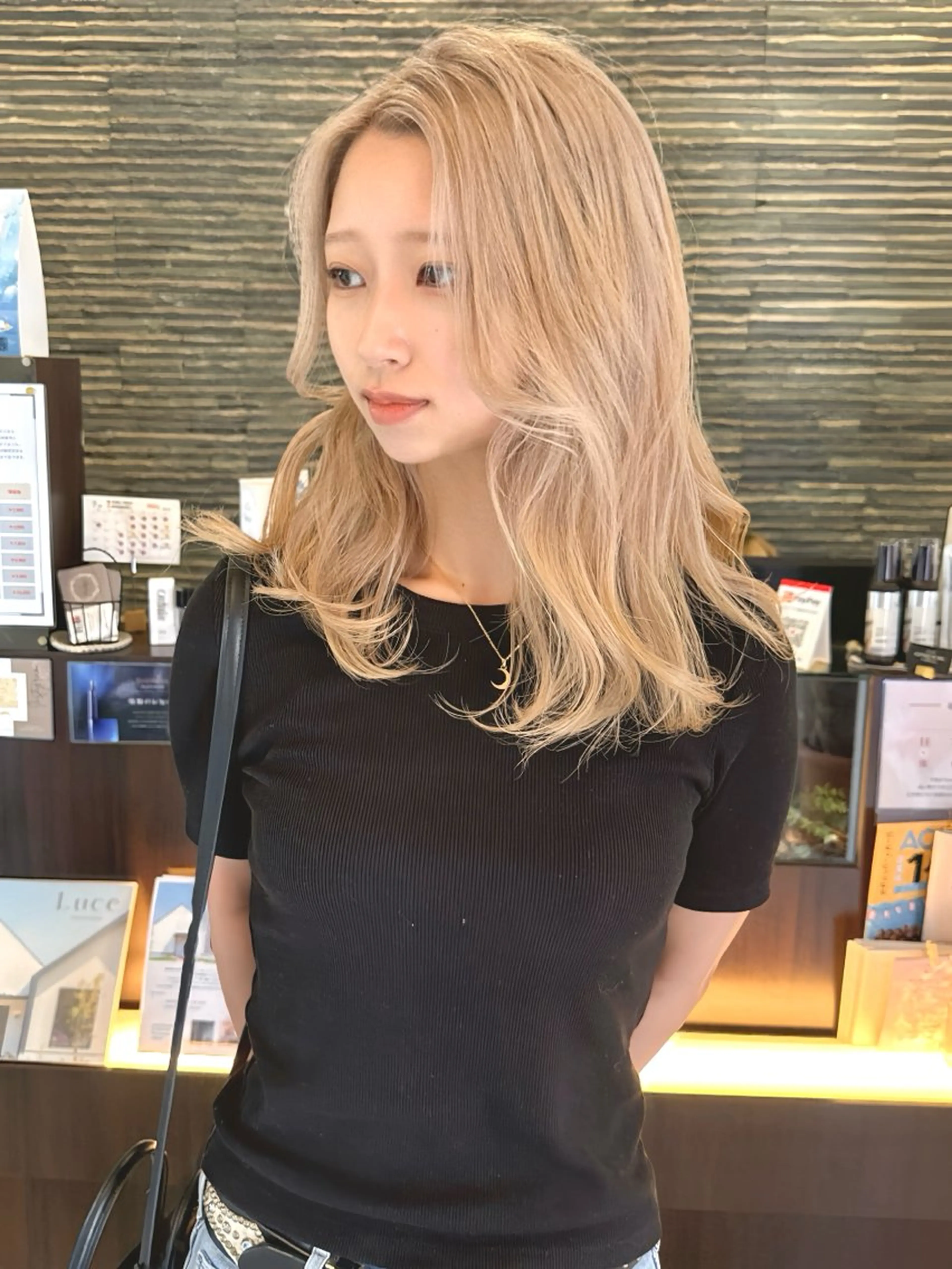 ミディアム カラー ブロンド ヘアカラー 具志 正太のヘアスタイル
