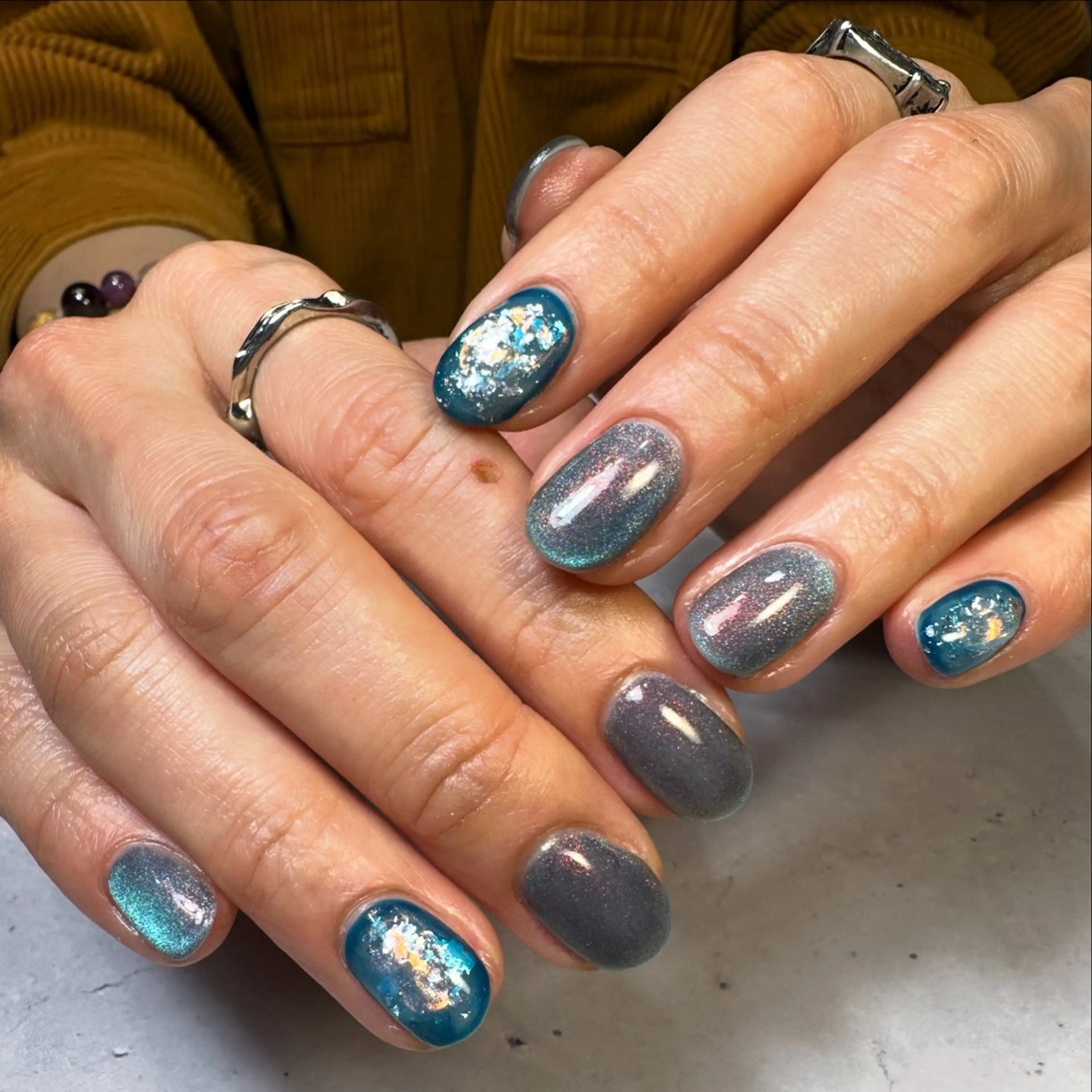 ネイル ブルー フットネイル マグネットネイル ミラーネイル ニュアンスネイル nailsalon Daphneのネイルデザイン