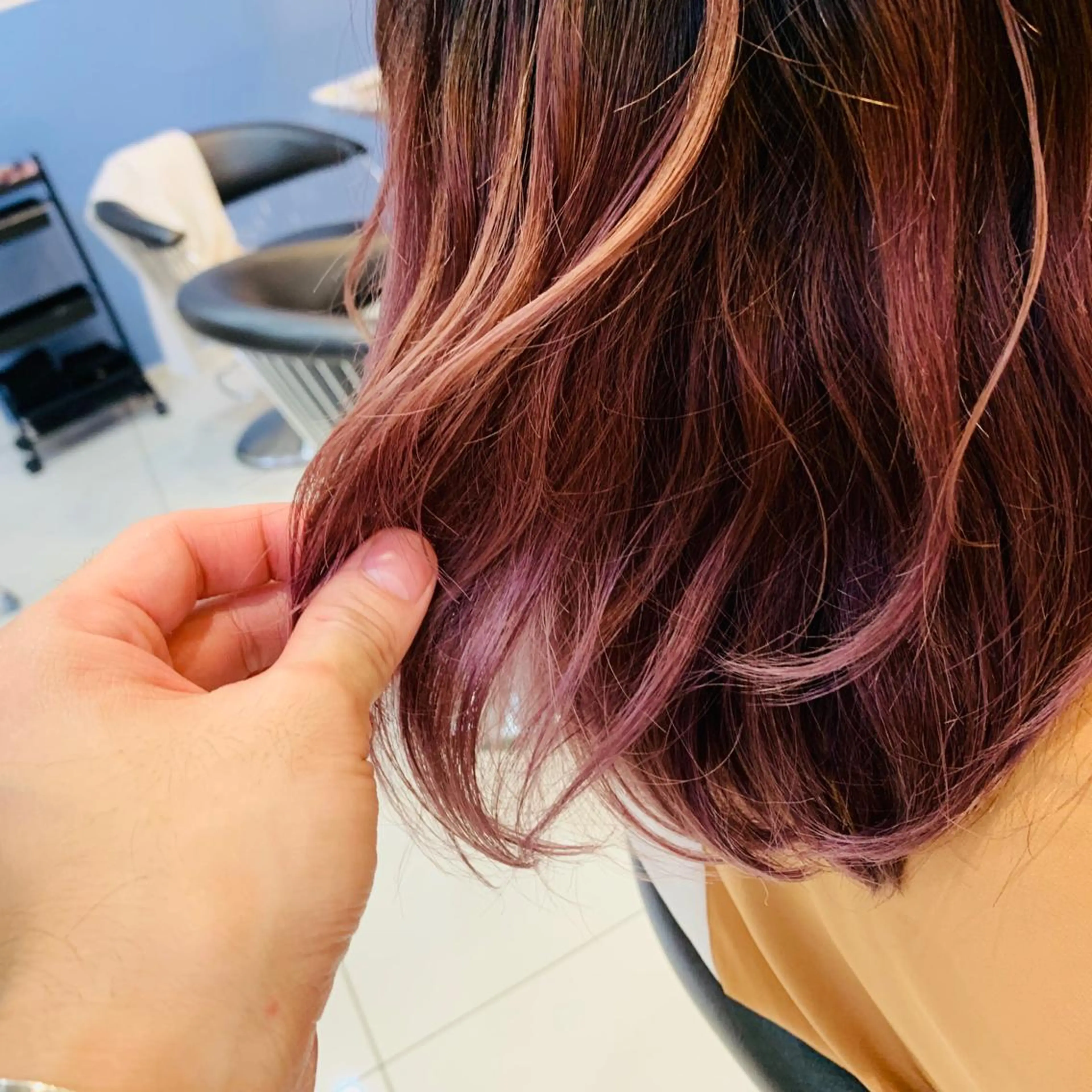 ミディアム カラー グラデーションカラー ピンクカラー バイオレットカラー ヘアカラー 早坂 裕真のヘアスタイル