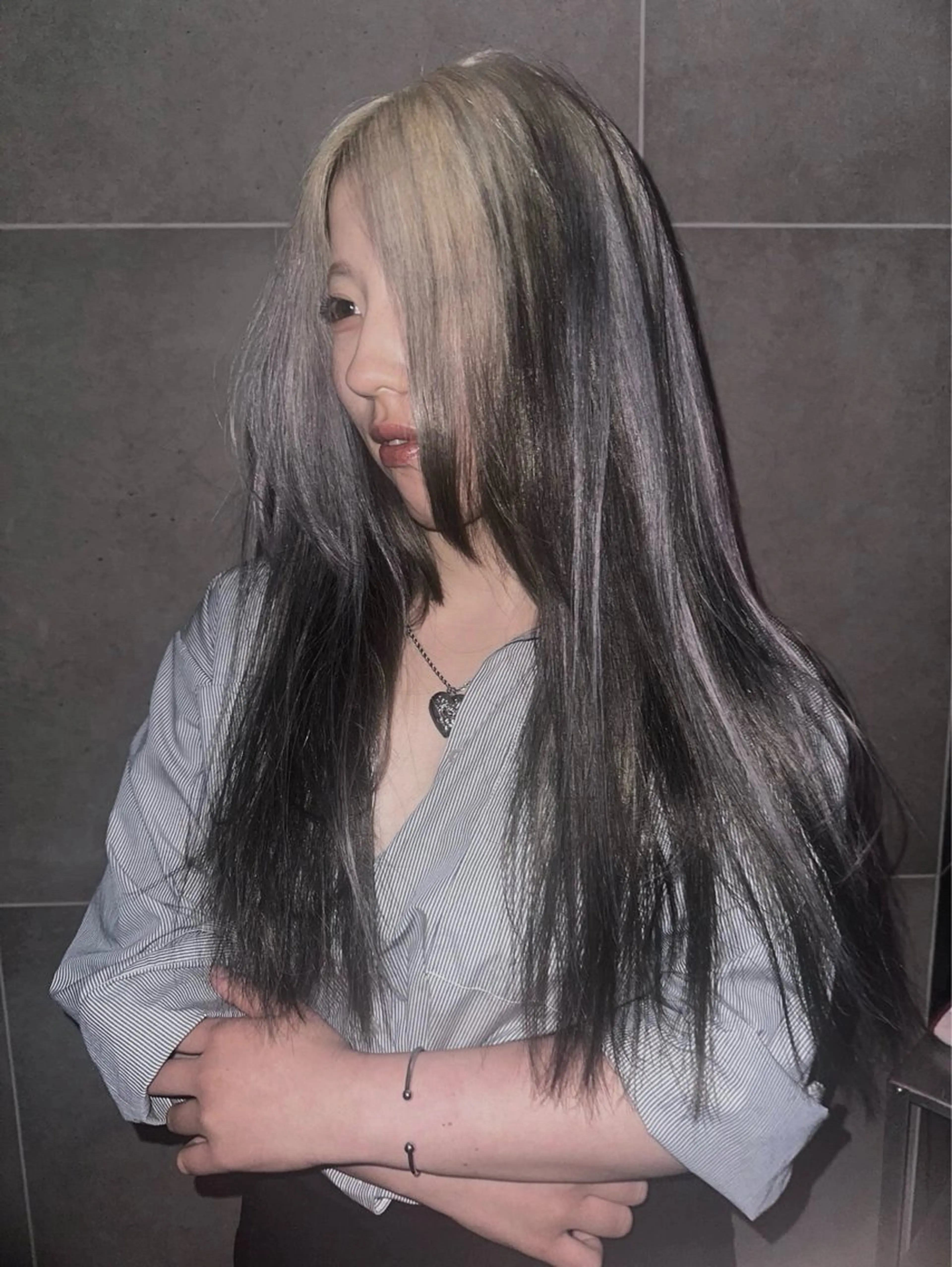 ロング ✴︎TO-MA✴︎ レッドカラー/透明感のヘアスタイル