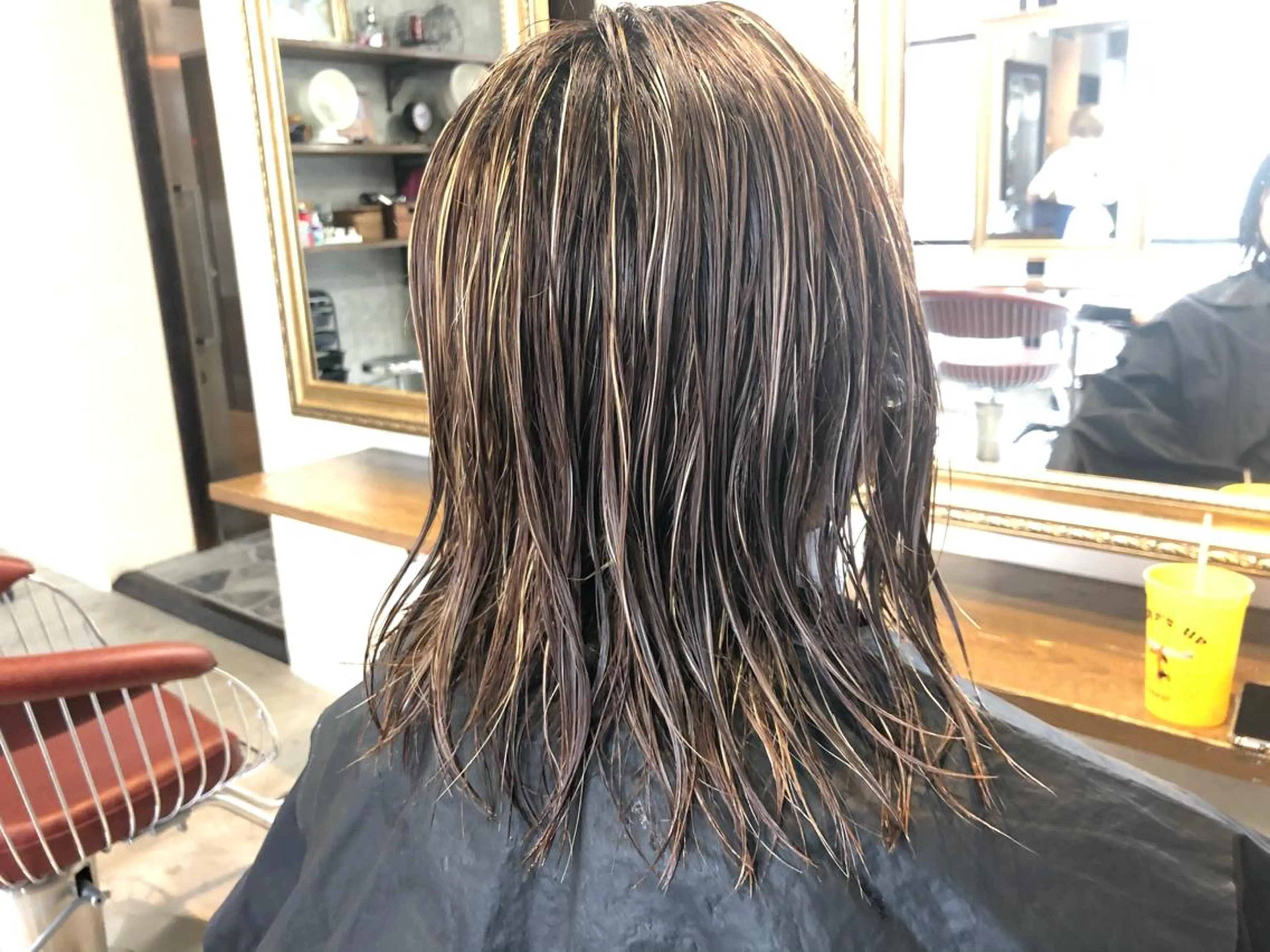 セミロング カラー ブリーチ ハイライトカラー ハイライト オーナースタイリスト 佐藤のヘアスタイル