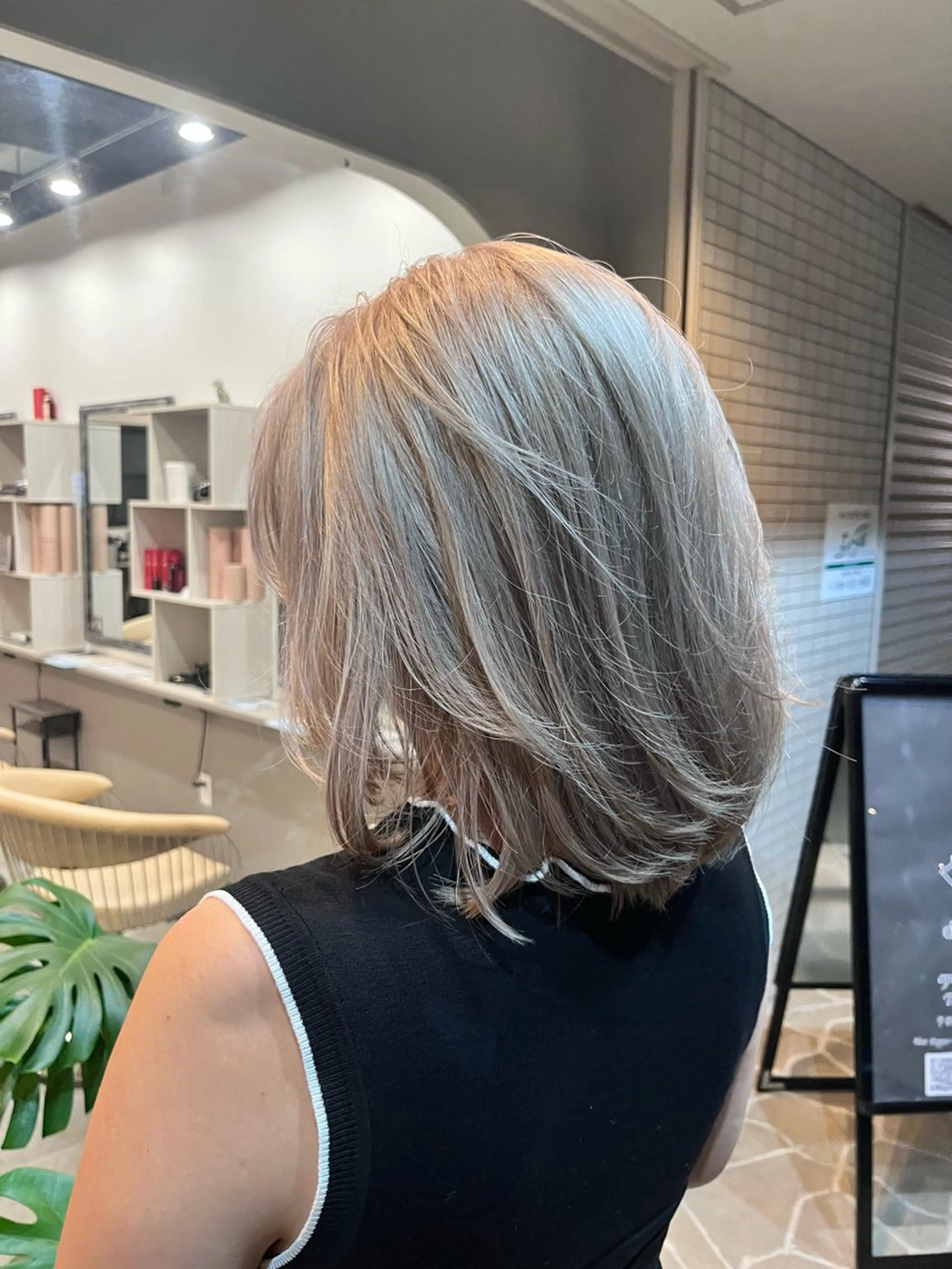 ミディアム カラー ベージュカラー ホワイトベージュ レイヤーカット カット ヘアカラー トリートメント dogstar小林諒 パーマ/レイヤーのヘアスタイル