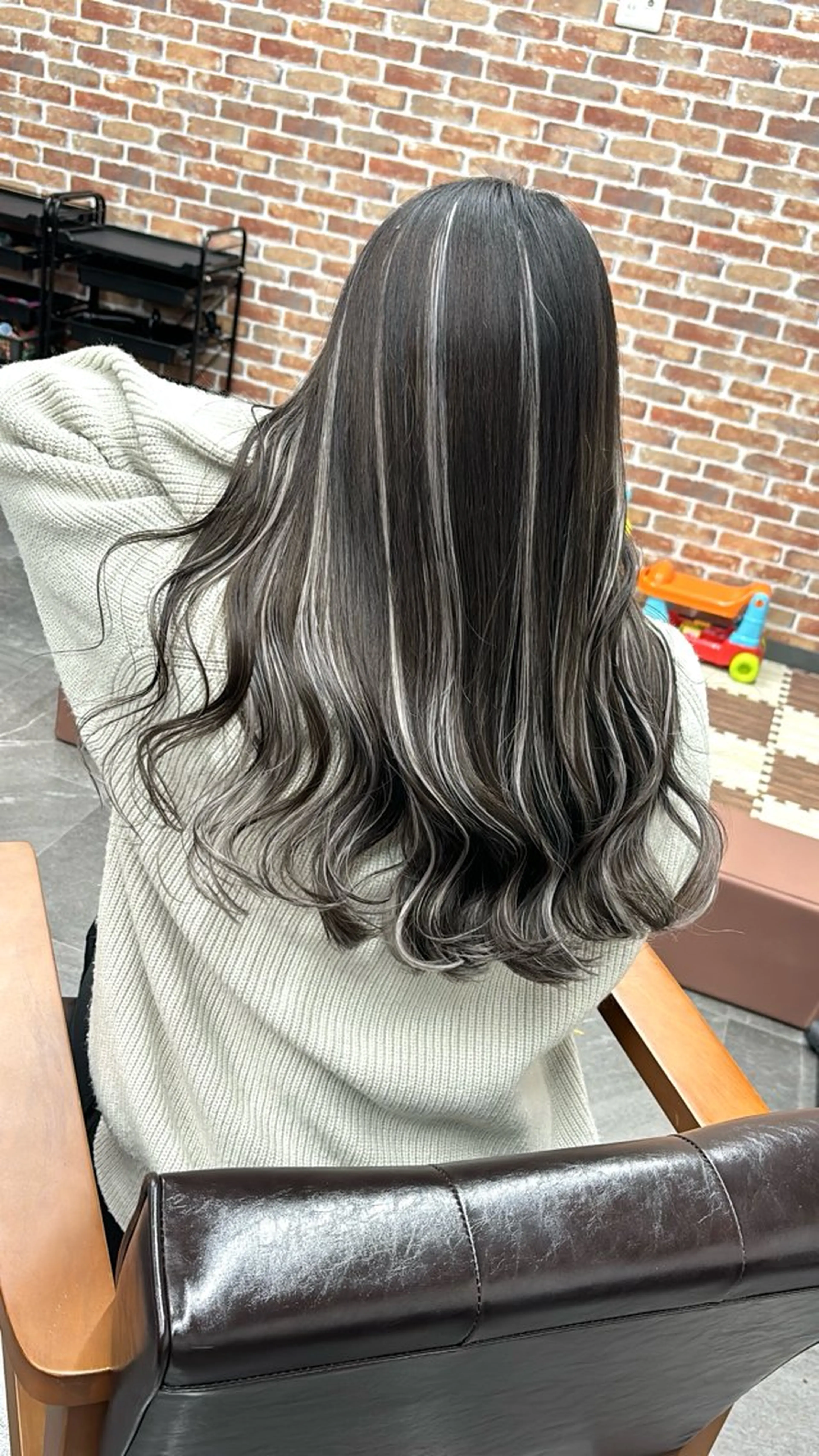 セミロング カラー ハイライトカラー エクステ ハイライト カット ヘアカラー エクステ ギャルの革命児 秀斗のヘアスタイル