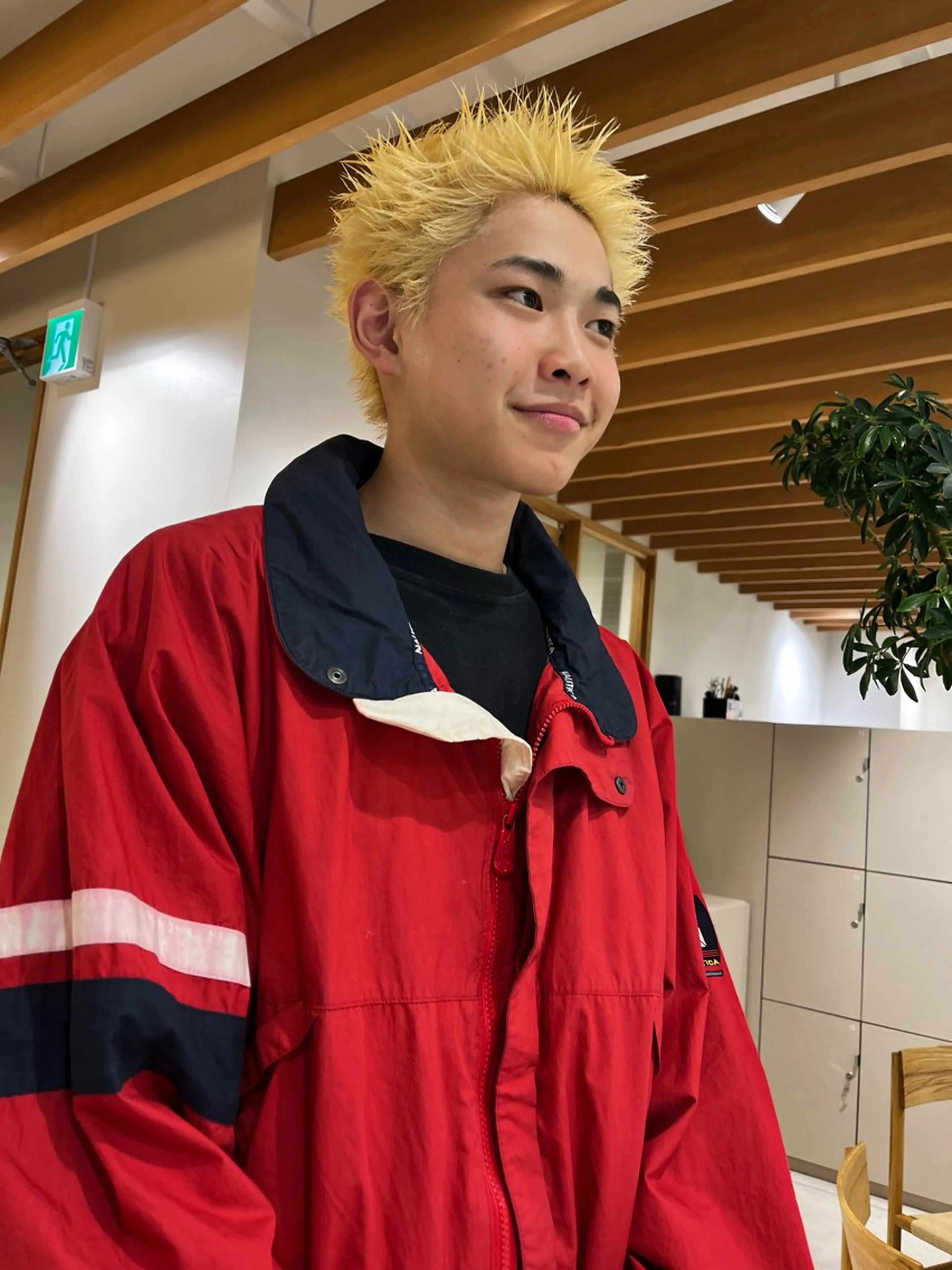 カラー メンズ メンズハイトーン スパイキーショート ブロンド ハイトーンカラー カットモデル/ 髪質改善/みわのヘアスタイル