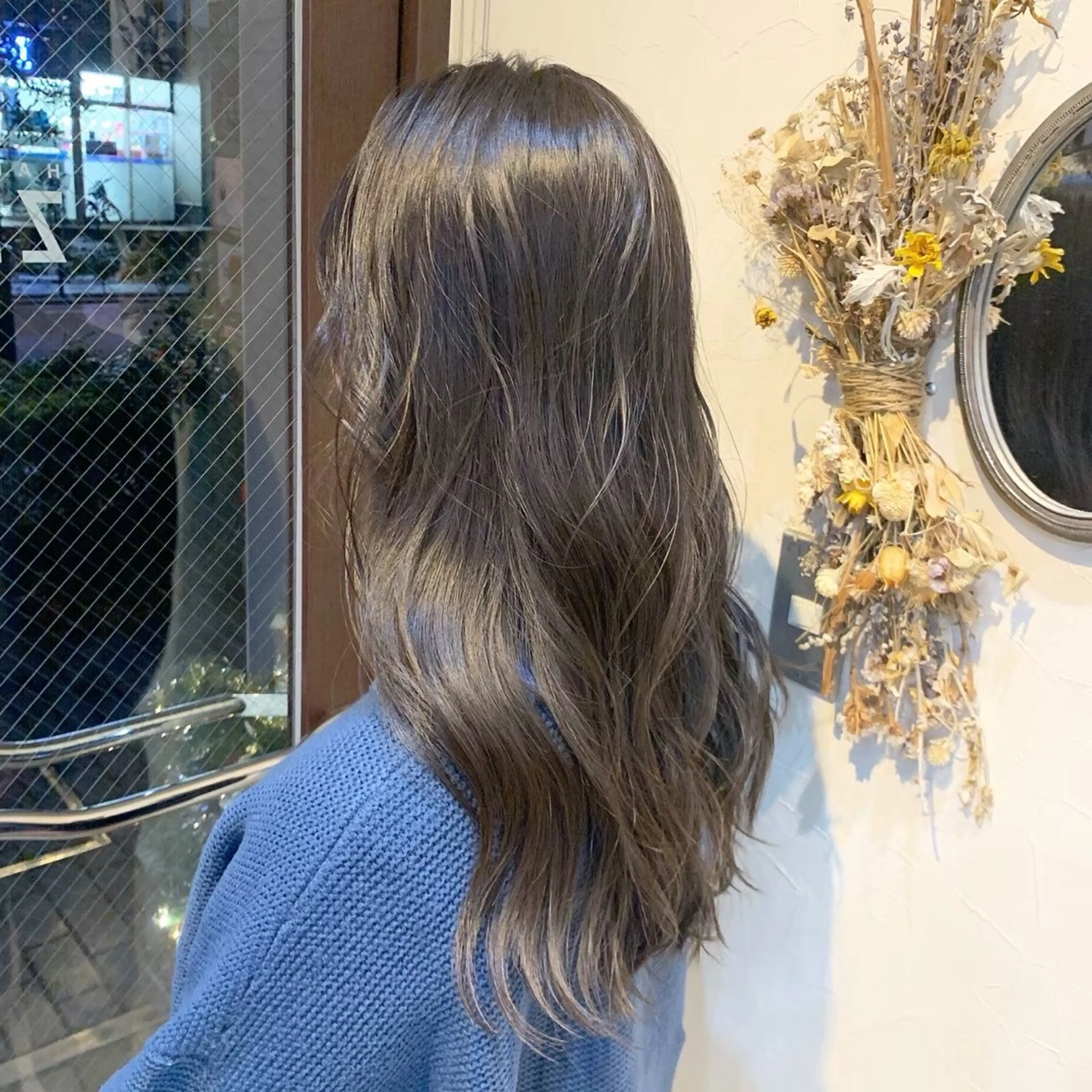 ショート カラー フェザー/シャドウ/ 酸性ストレートのヘアスタイル