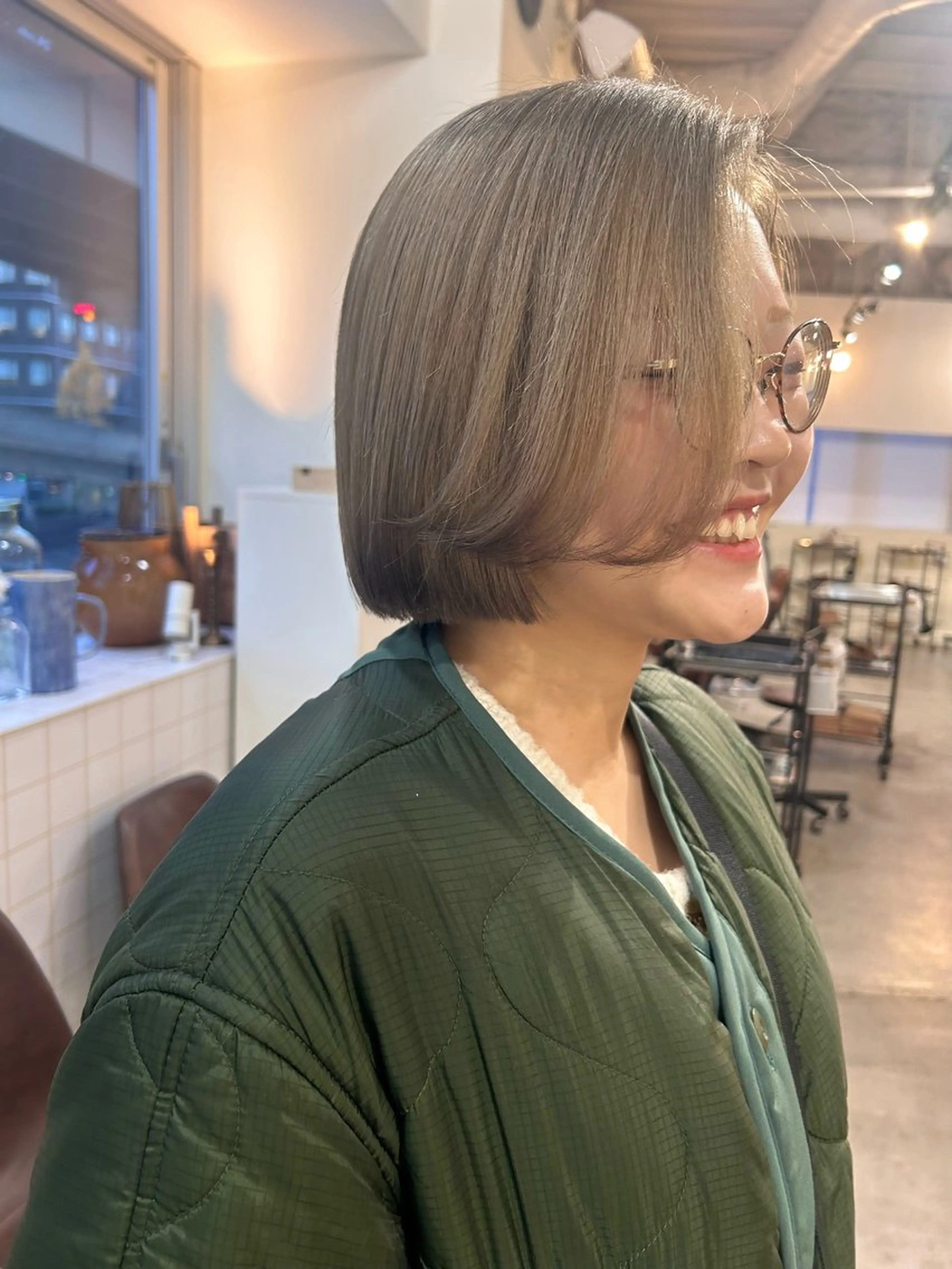 ミディアム カラー ミディアムパーマ 透明感カラー レイヤーカット 似合わせカット みうら ありさのヘアスタイル