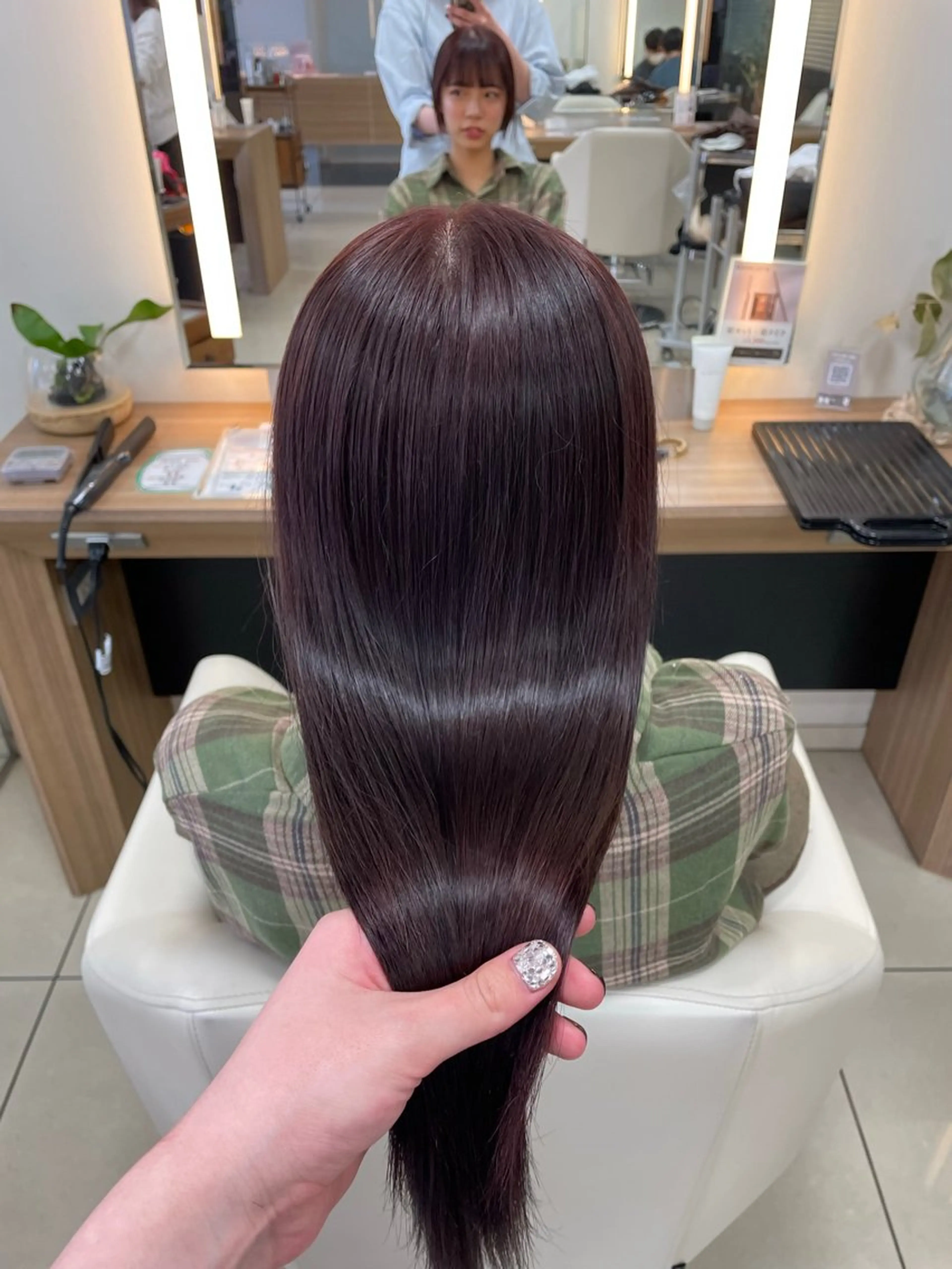 ロング カラー レッドカラー 垢抜け小顔レイヤー オリーブ/スミレのヘアスタイル