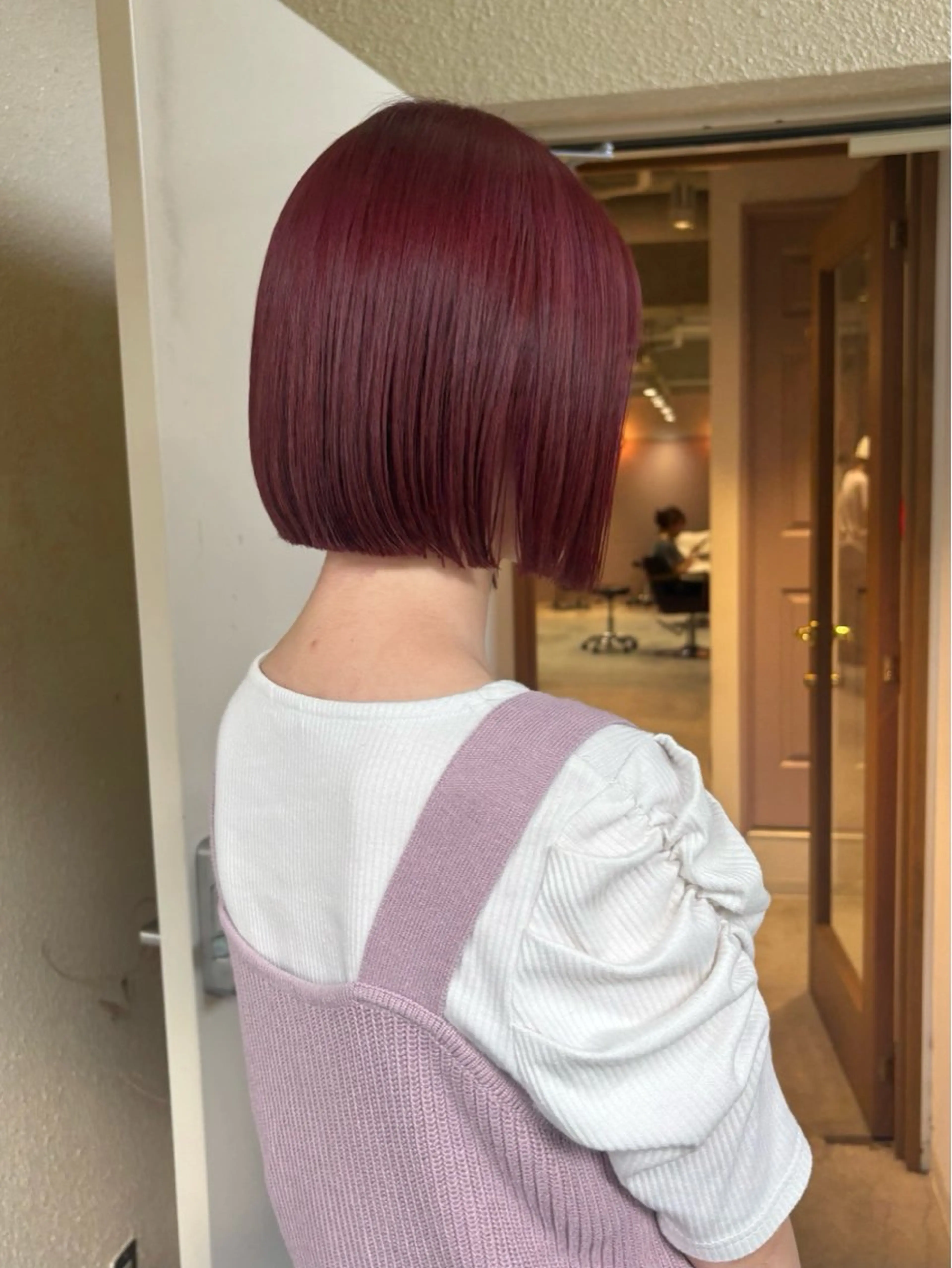 ショート カラー アッシュ ベージュカラー ブリーチ 透明感カラー ダブルカラー mei｜顔まわり ×透明感カラーのヘアスタイル