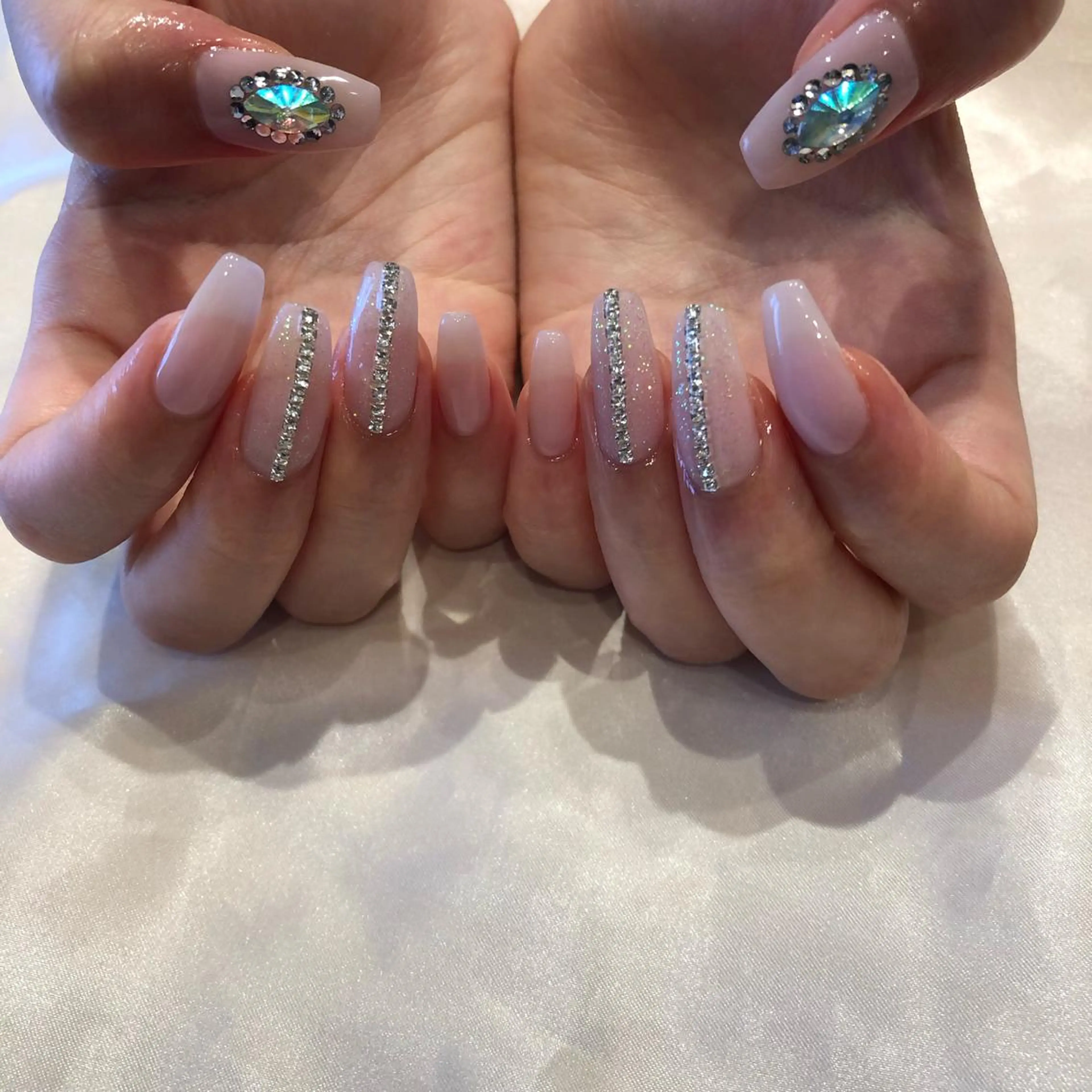 ネイル キラキラネイル パラあり！フィルイン 美フォルムのネイルデザイン