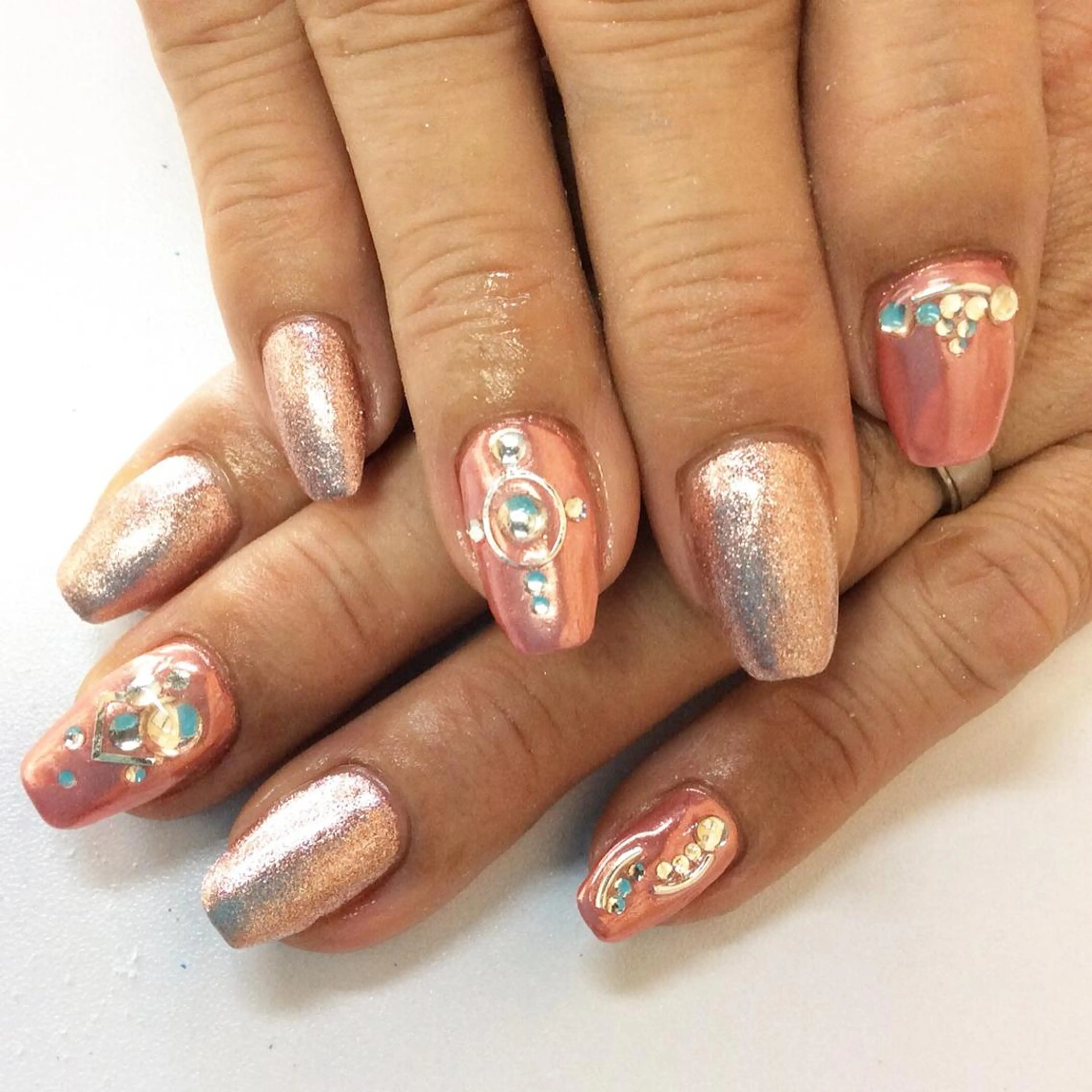 ネイル マツエク・マツパ ラメ(グリッター) ミラーネイル esNail&eye イーズネイル＆アイのネイルデザイン