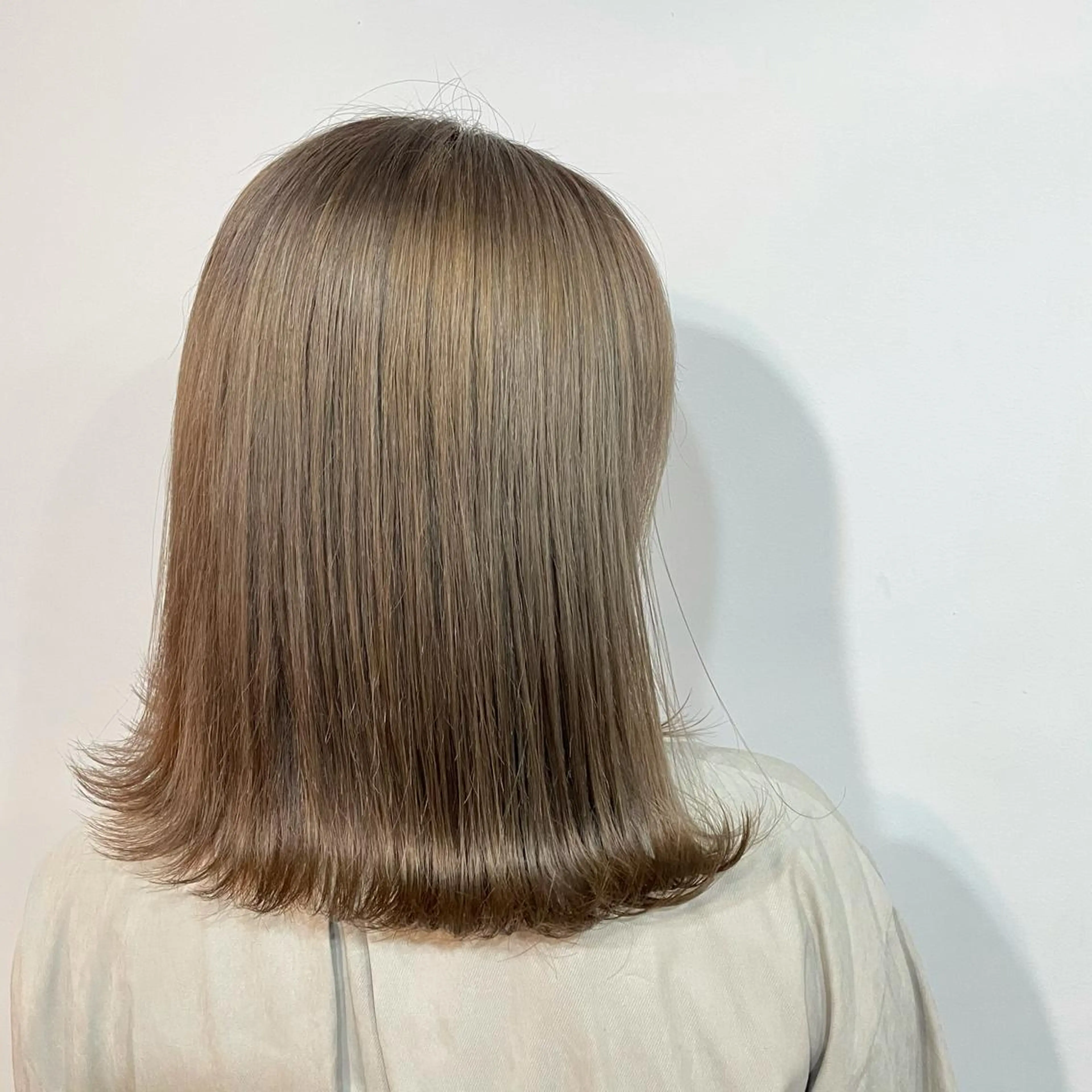 ミディアム カラー パーマ ヘアアレンジ メンズ キッズ ネイル マツエク・マツパ ヘアカラー トリートメント ヘアセット 切りっぱなしヘアボブ ミディアムヘアRYOのヘアスタイル