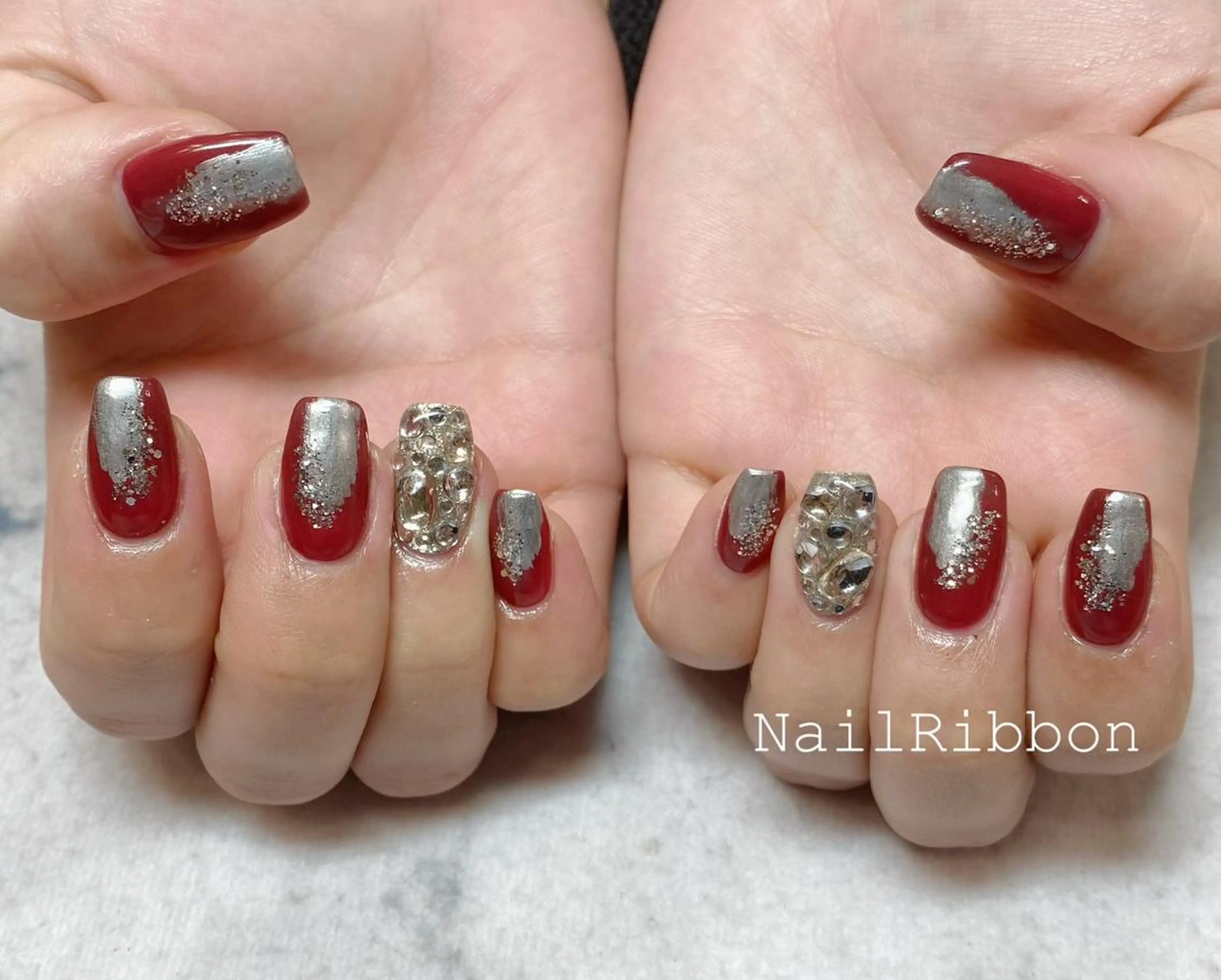 ネイル ネイルリボン 受付スタッフのネイルデザイン