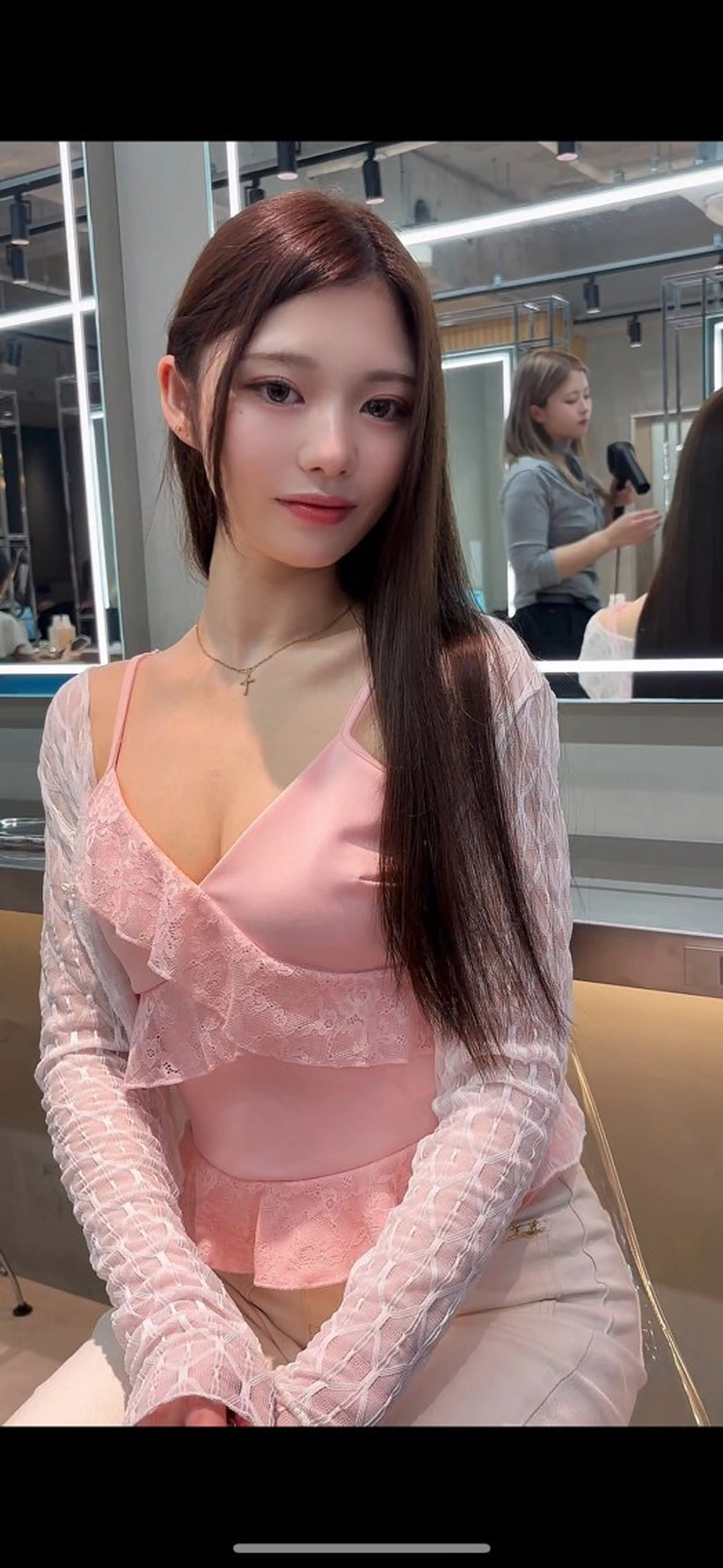 セミロング カラー ブリーチ 透明感カラー ブリーチなしカラー 顔まわりレイヤー 韓国風ヘア 【博多髪質改善】 吉村　清志のヘアスタイル