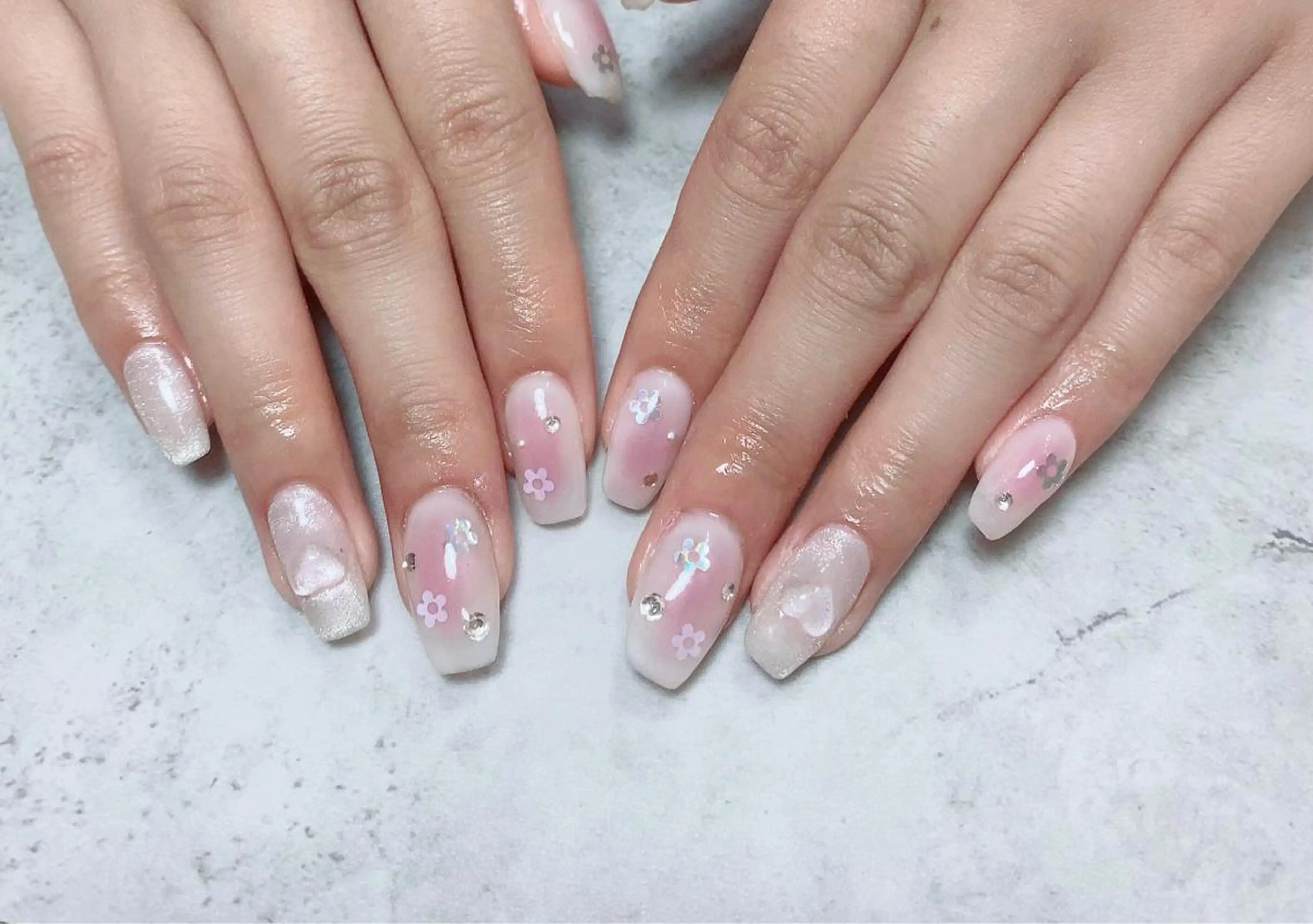 セミロング 韓国風ヘア ハンドネイル cattleya nailのネイルデザイン