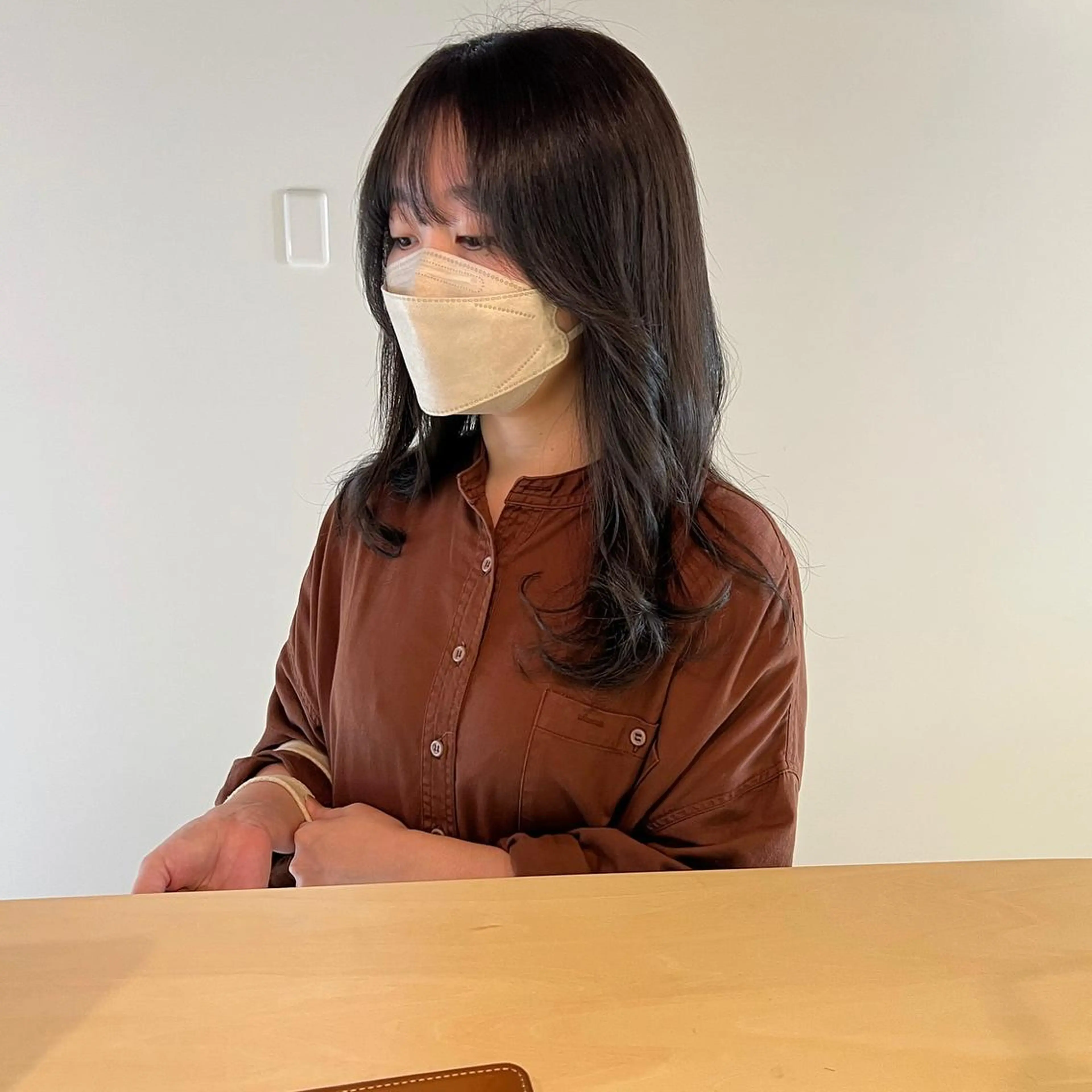 ミディアム カラー グレージュ オリーブグレージュ オリーブグレー io濱川 遥のヘアスタイル