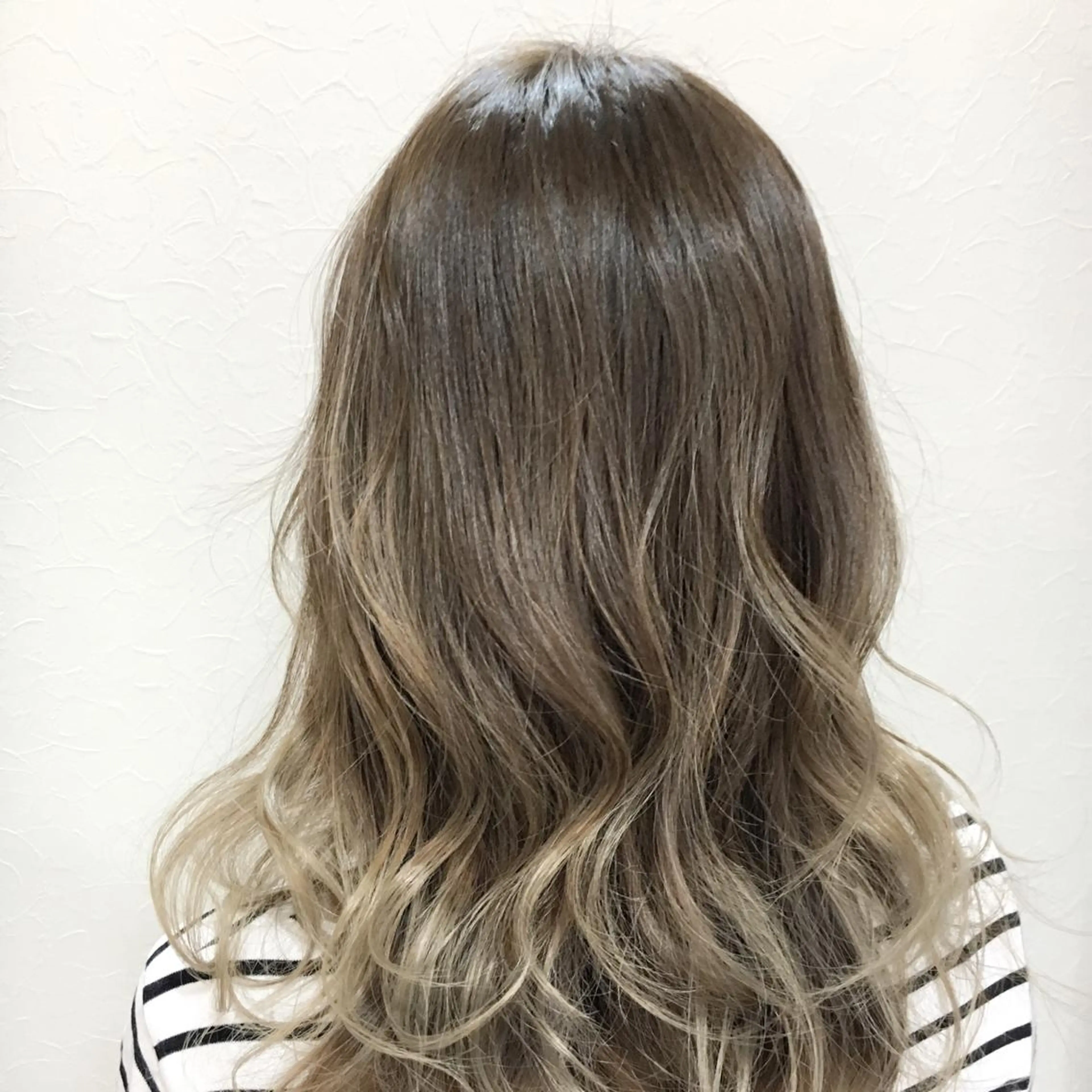 ミディアム セミロング レイヤーカット 山田 守のヘアスタイル