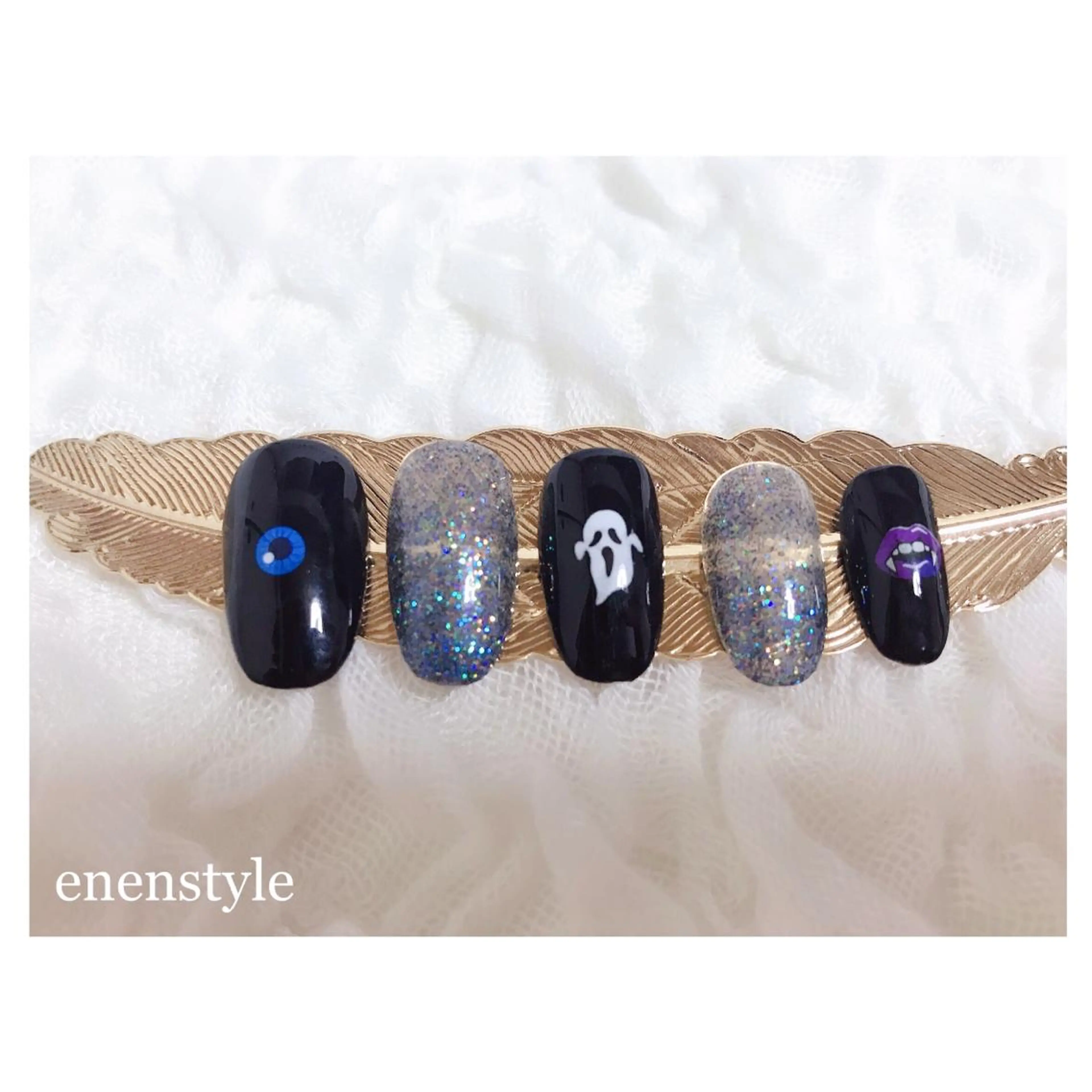 ショート ネイル ハロウィン ジェルネイル ハロウィン ラメ(グリッター) シンプルネイル ハンドネイル 👑enen style👑のネイルデザイン