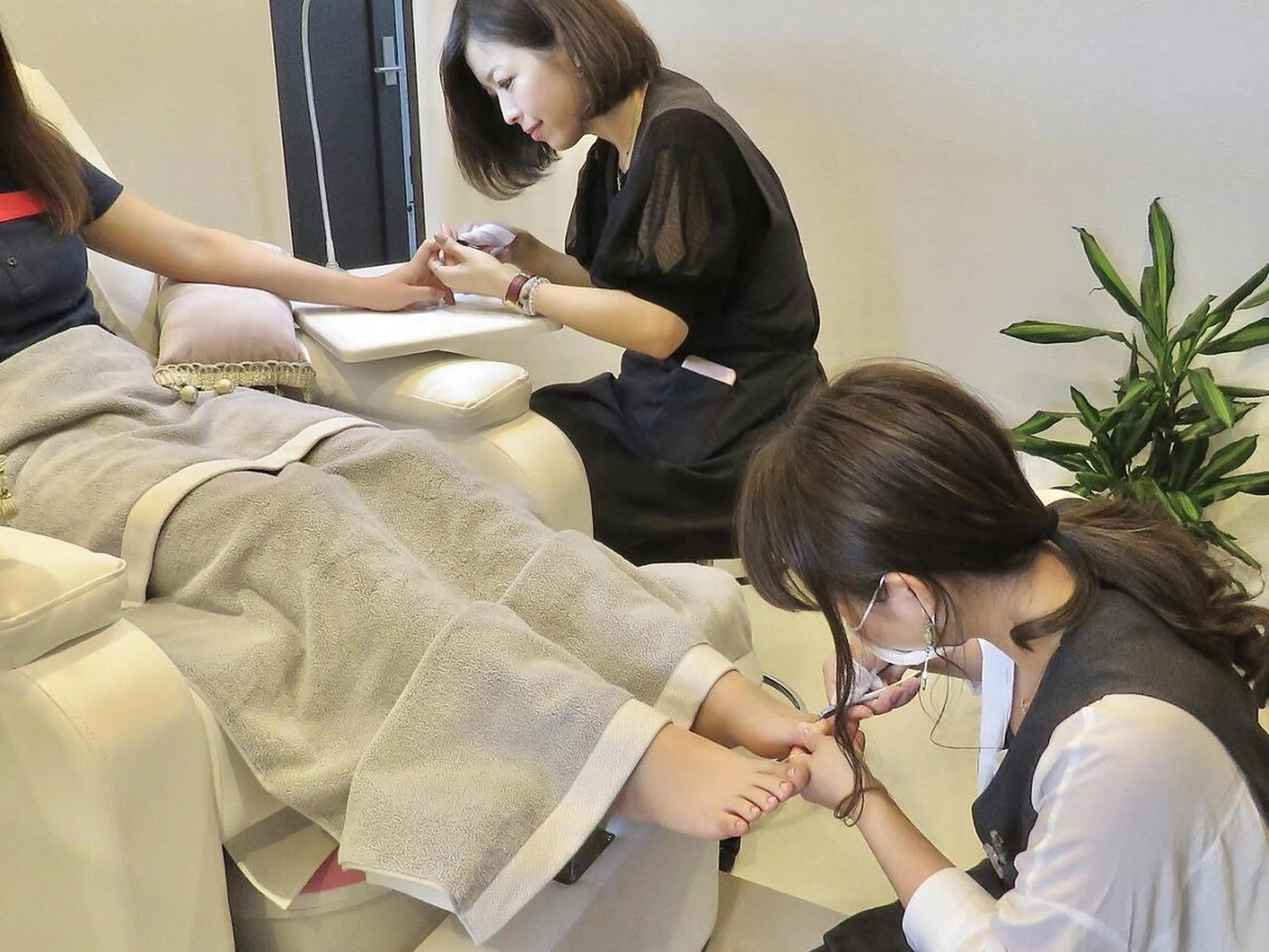 ネイル アートネイル フットネイル グラデーション マグネットネイル オフィスネイル Lycka 菜央のネイルデザイン