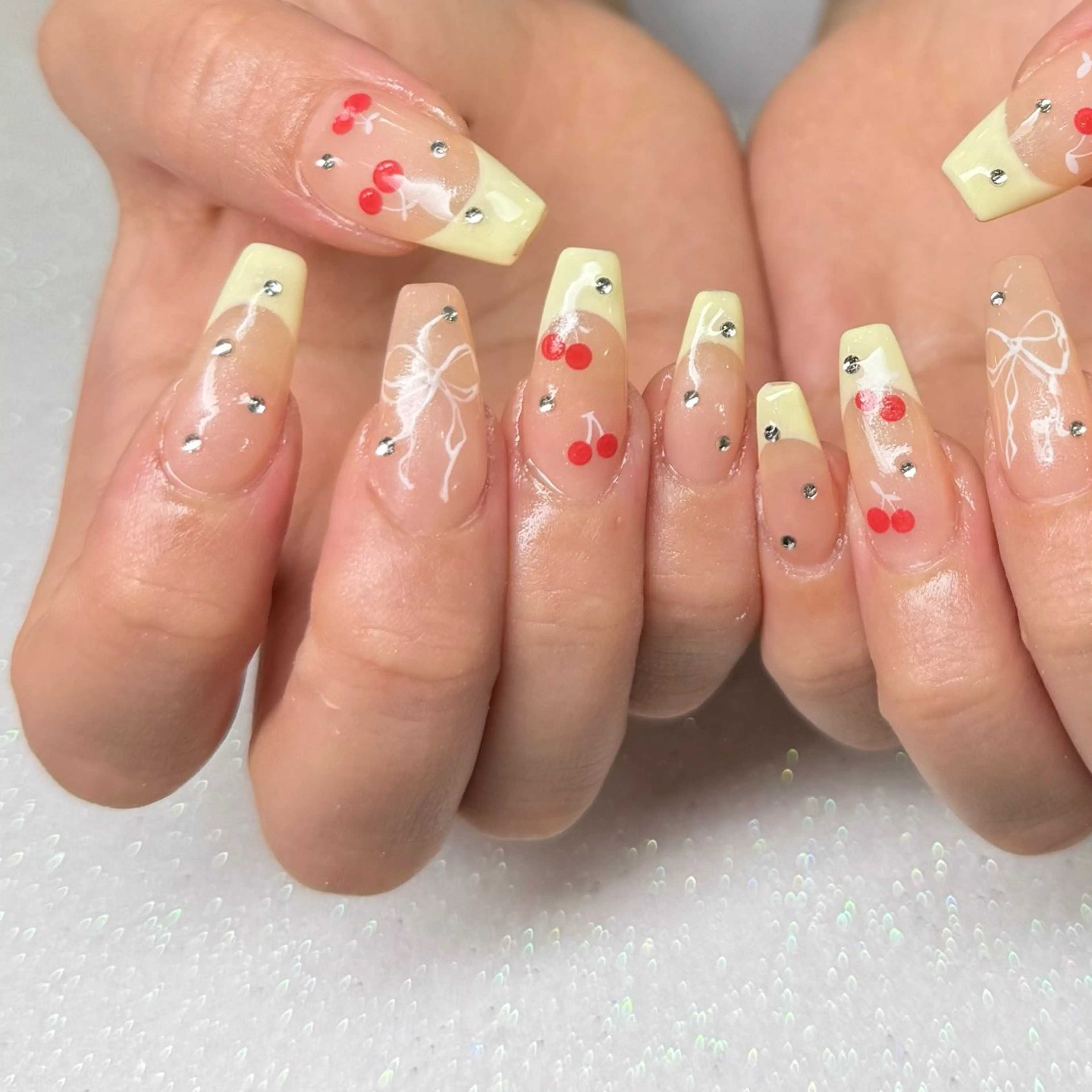 ネイル VIERU 🌈🎀💖のネイルデザイン