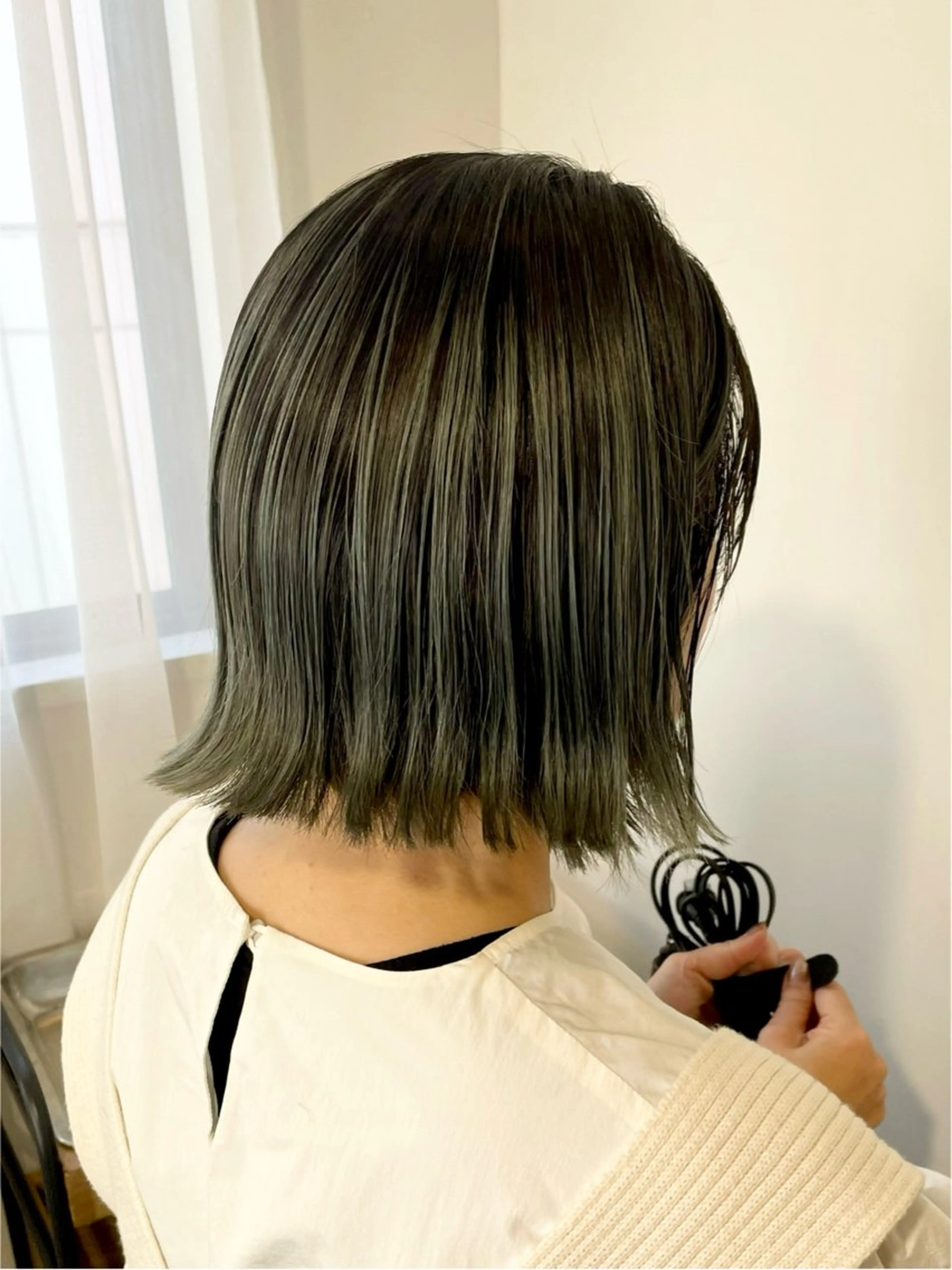 【19時30分 ボブ限定】ルーツカラー(ワンブリーチ)+カット+後日スタイル撮影の写真