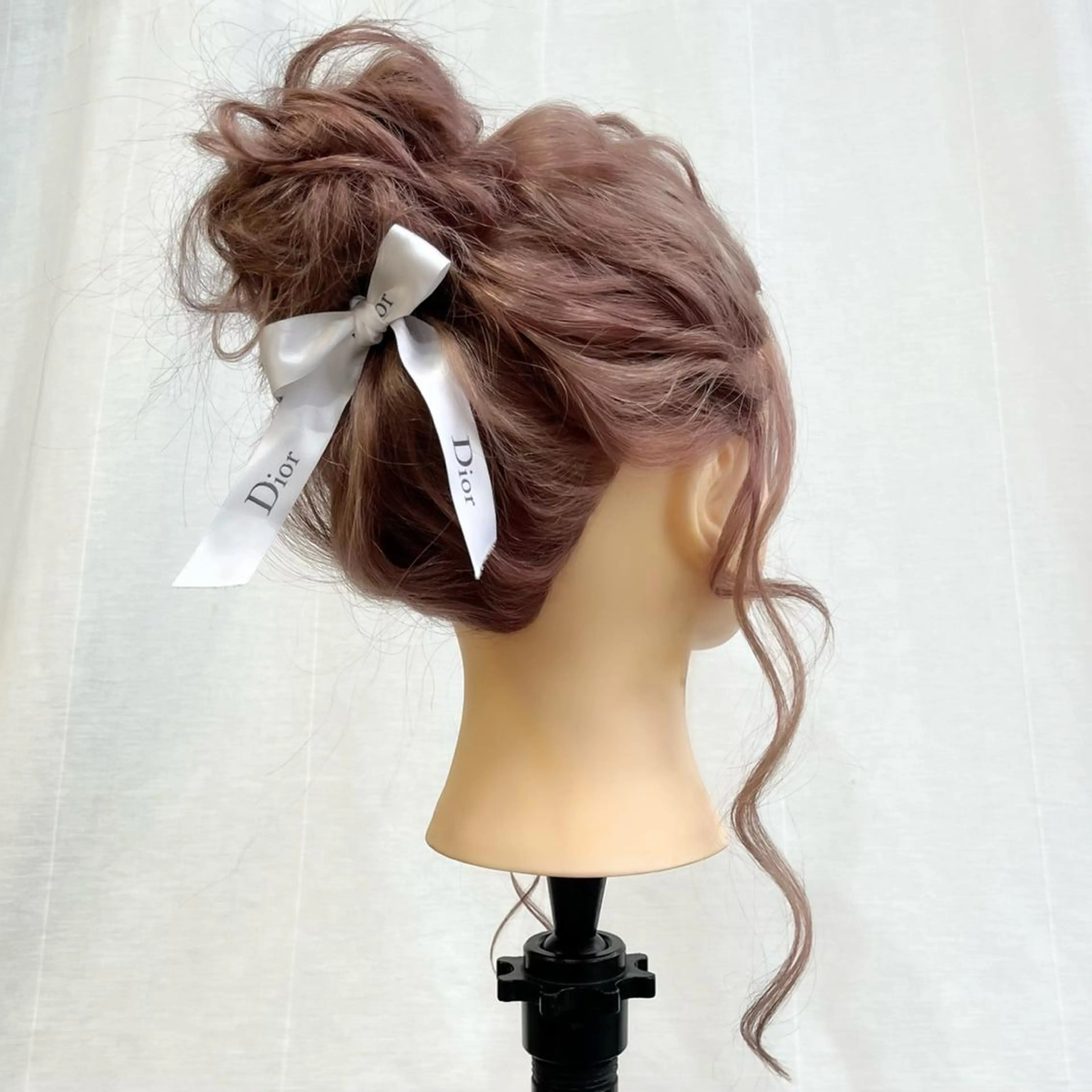 セミロング カラー ヘアアレンジ お団子ヘア ヘアセット 🎀taro ブリーチなしカラーのヘアスタイル