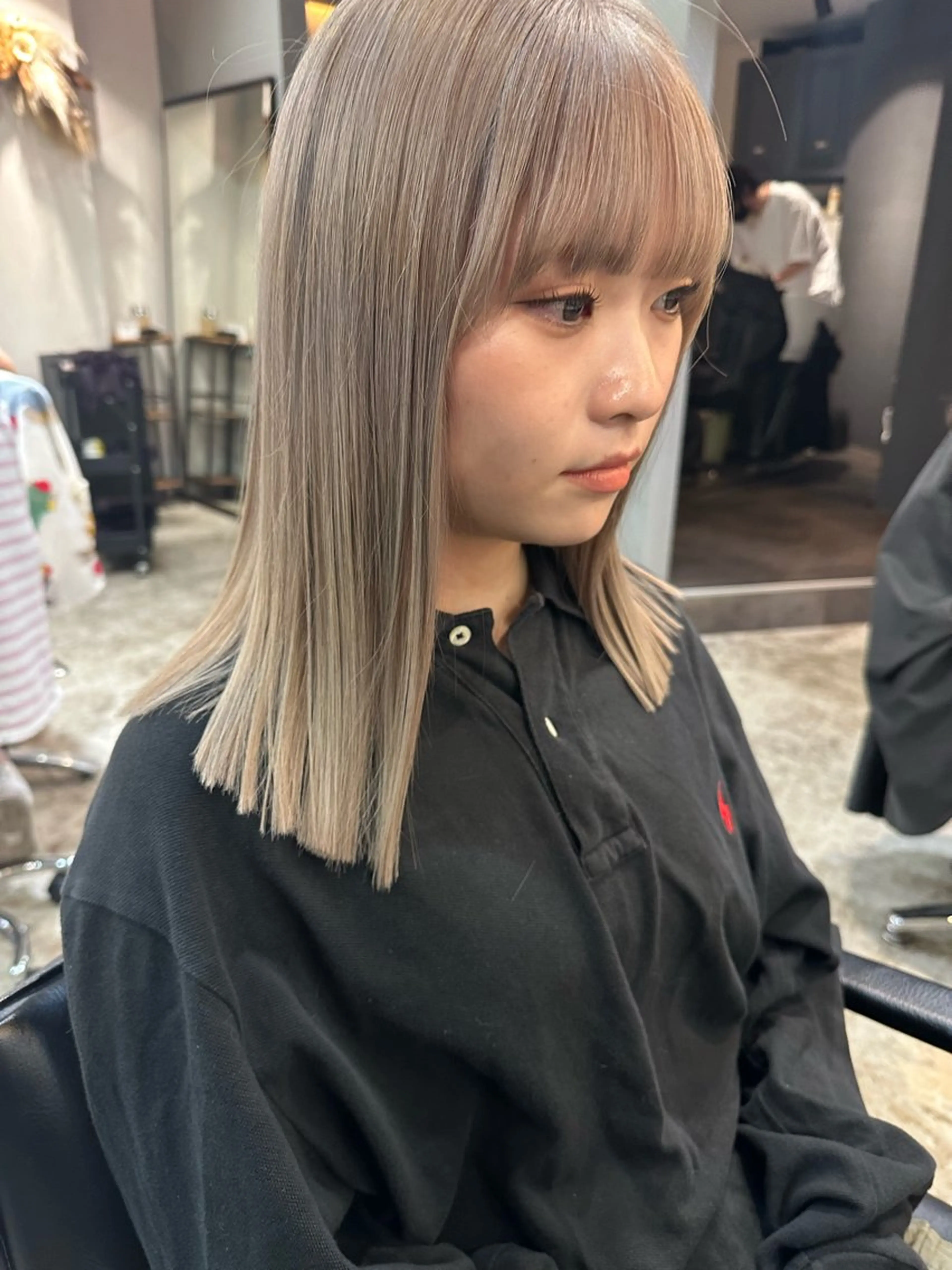 セミロング カット ヘアカラー YURIK Aのヘアスタイル