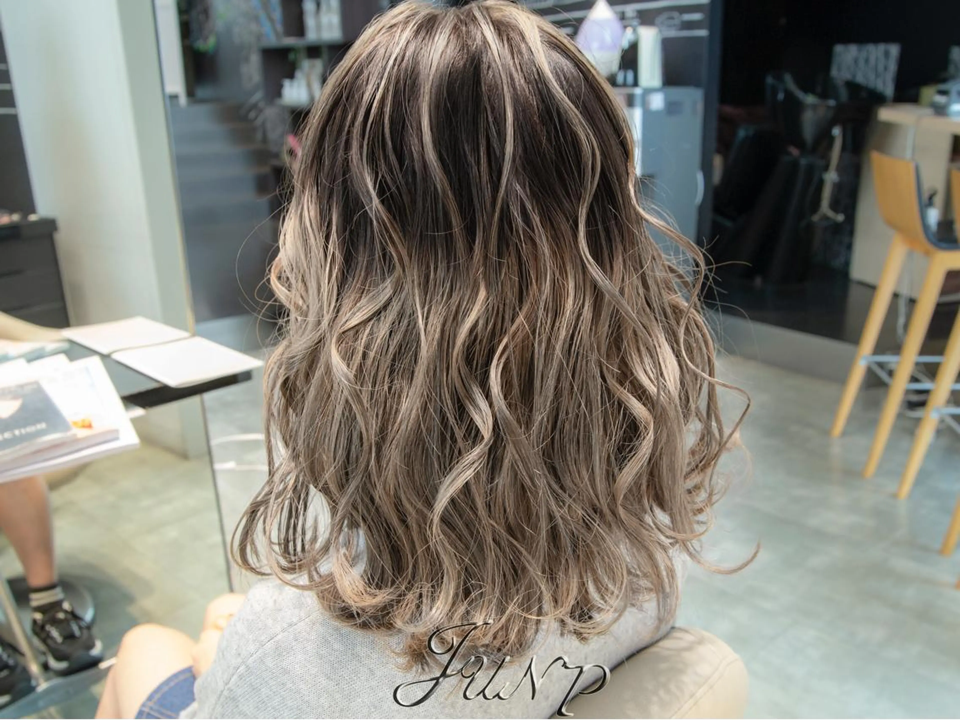 ミディアム カラー Re:ta Hair 飯田淳平のヘアスタイル