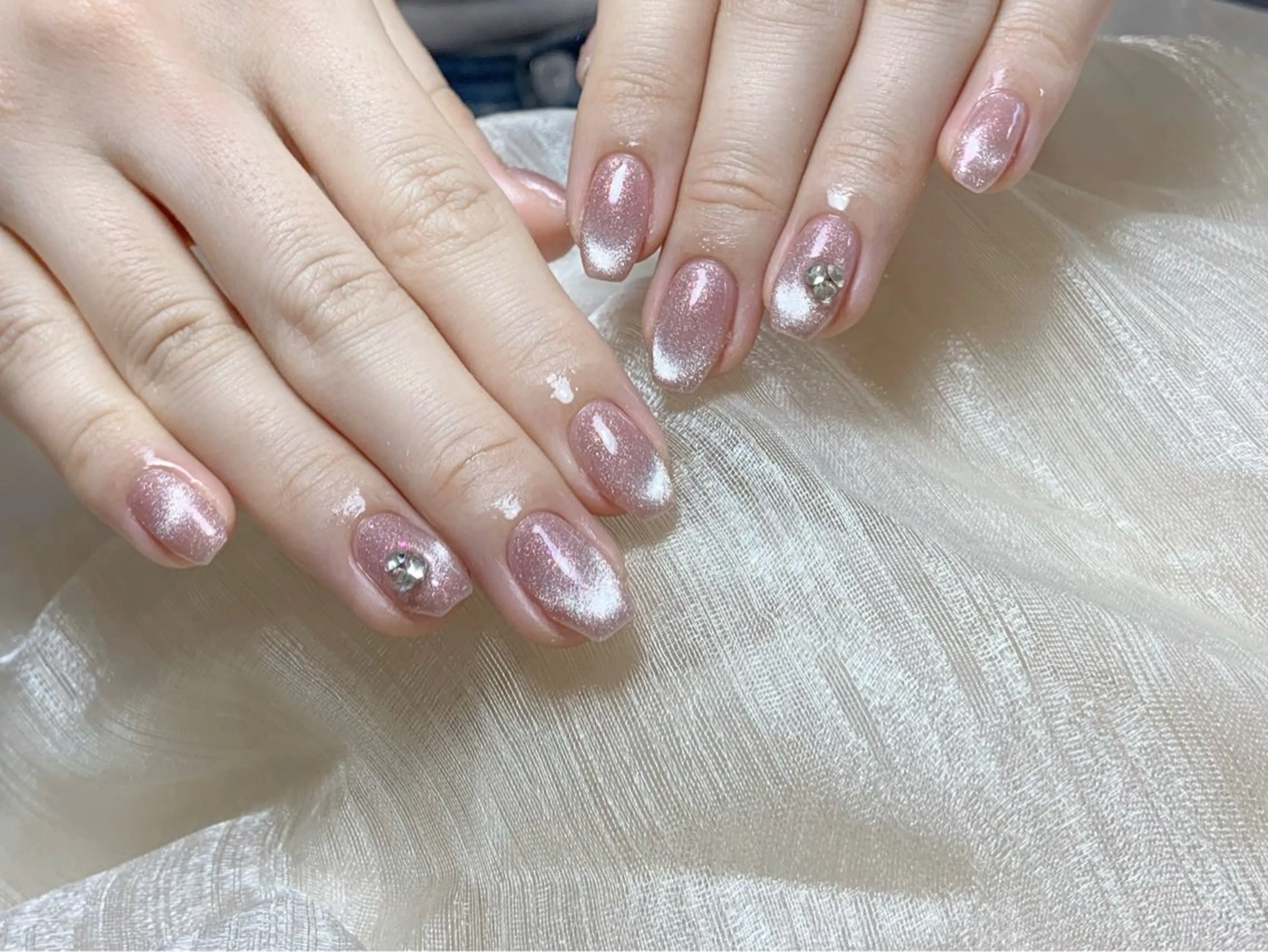 ネイル オーロラネイル チークネイル フレンチネイル ジェルネイル ガラスフレンチ ハンドネイル ハンドケア Nail Jolieのネイルデザイン