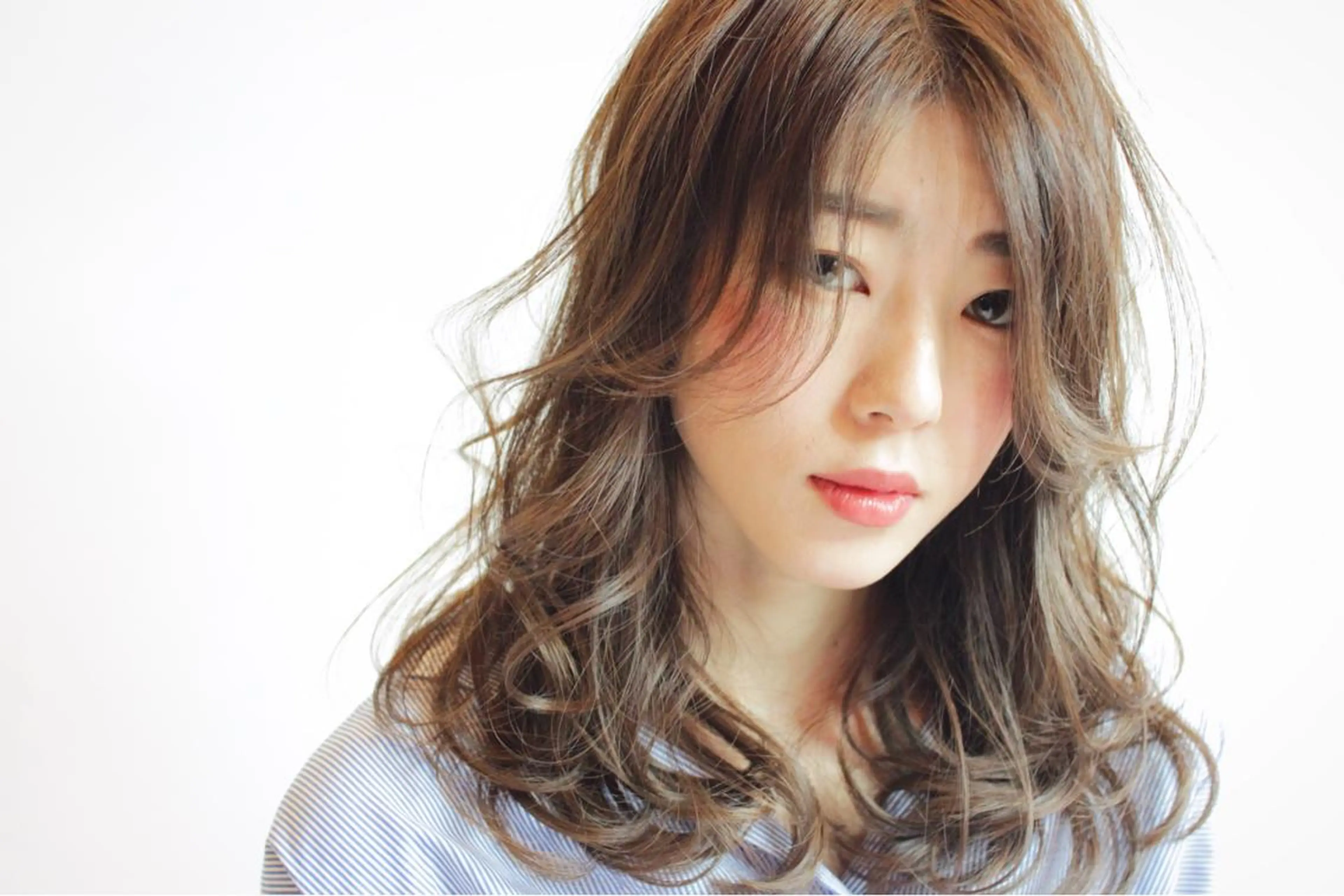 セミロング カラー パーマ トレンドヘア🩶 艶髪🩶yoshiのヘアスタイル