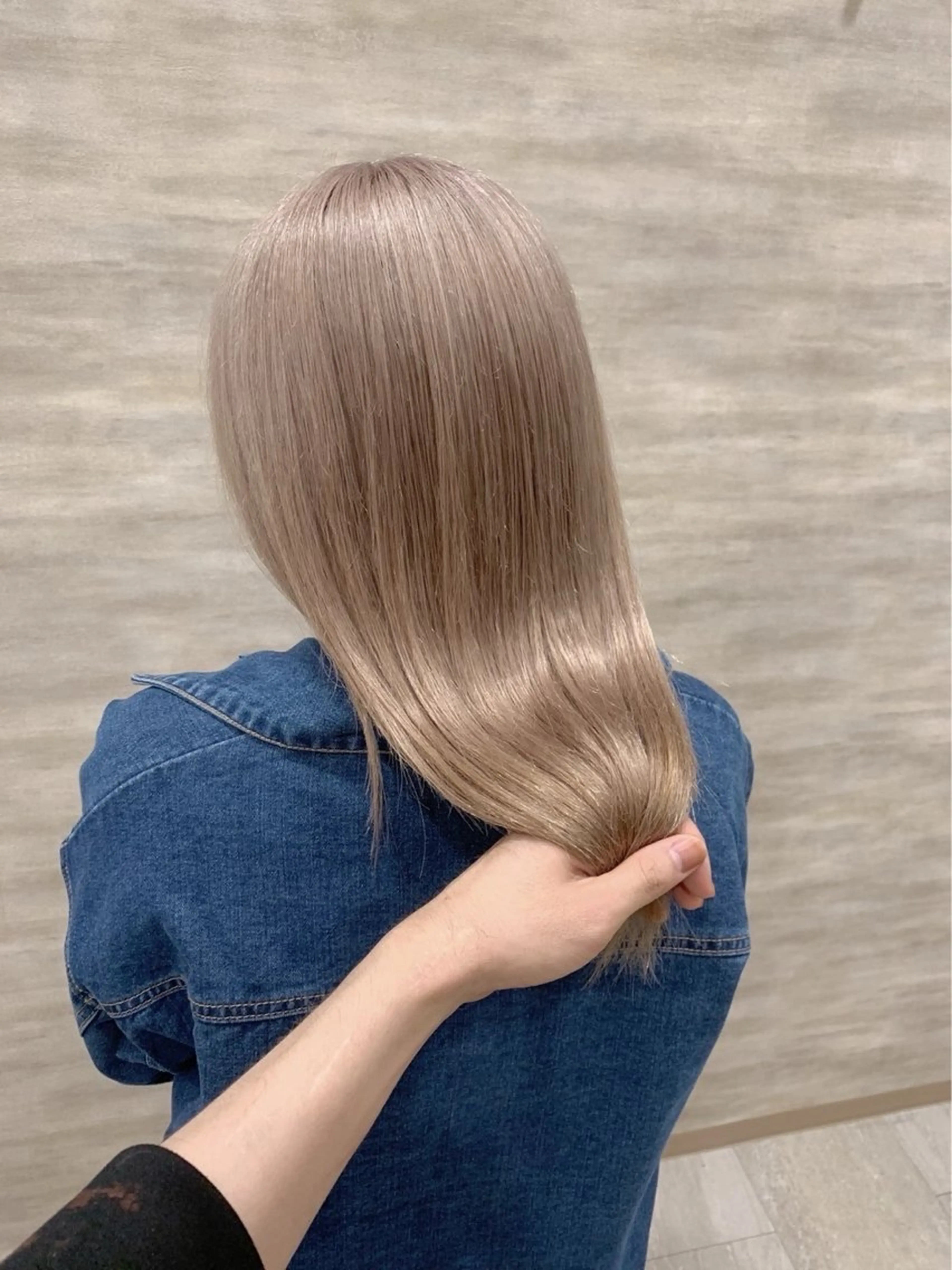 ミディアム カラー カット ヘアカラー トリートメント RAISE by_WHITEのヘアスタイル