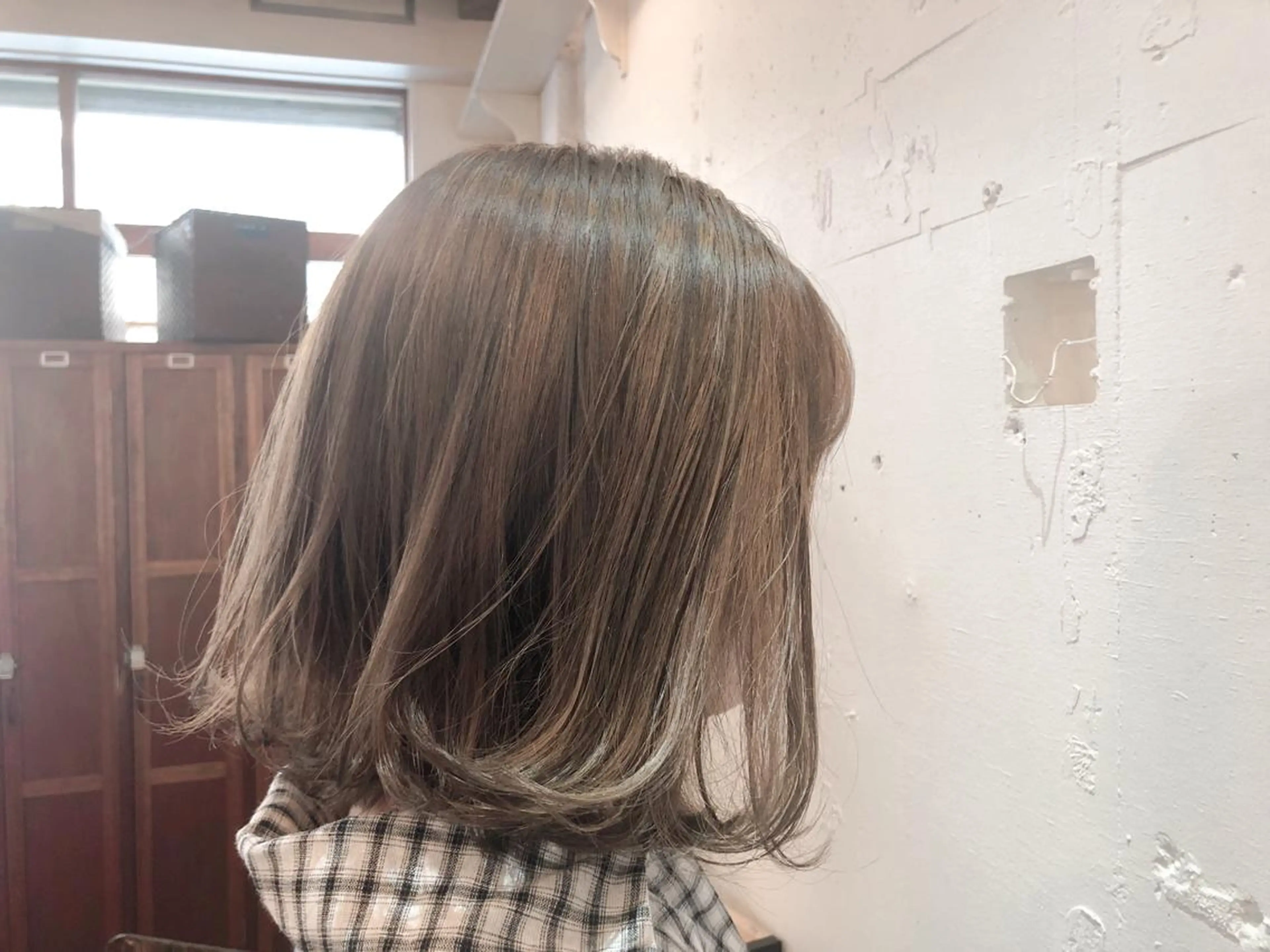 ミディアム カラー ベージュカラー ミルクティーベージュ カット 新井 友菜のヘアスタイル